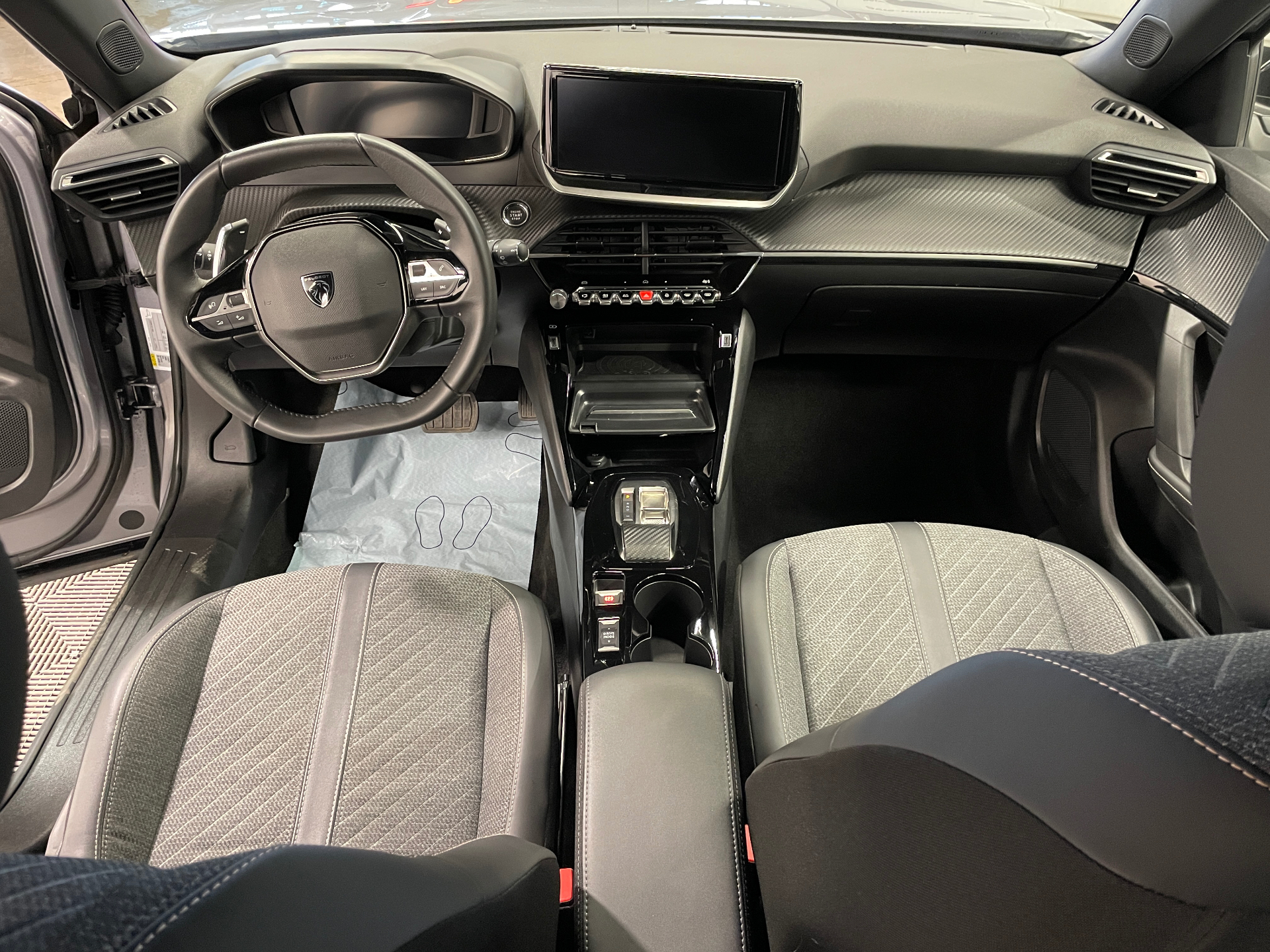 Photo 21 du véhicule PEUGEOT 2008