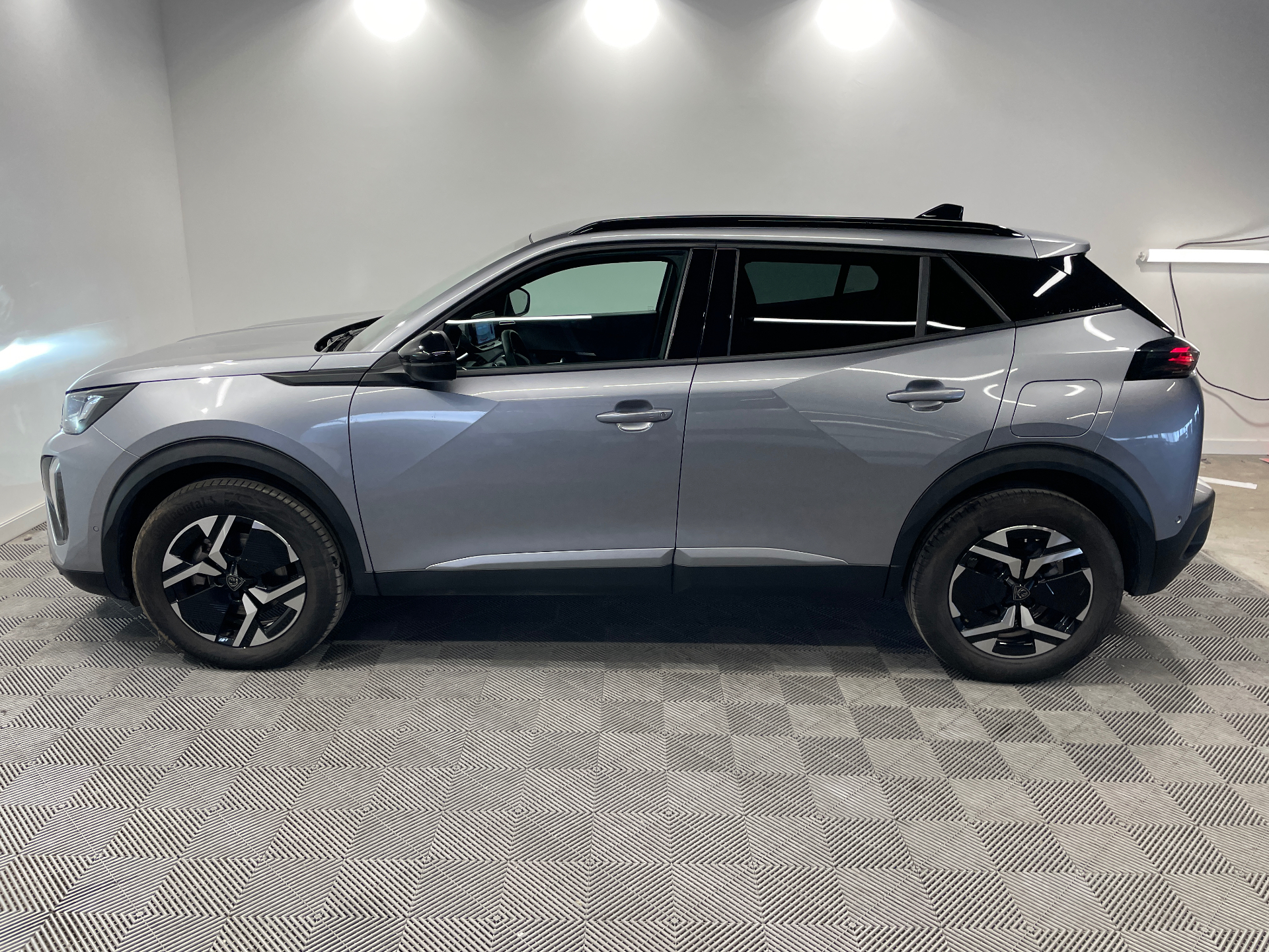 Photo 5 du véhicule PEUGEOT 2008