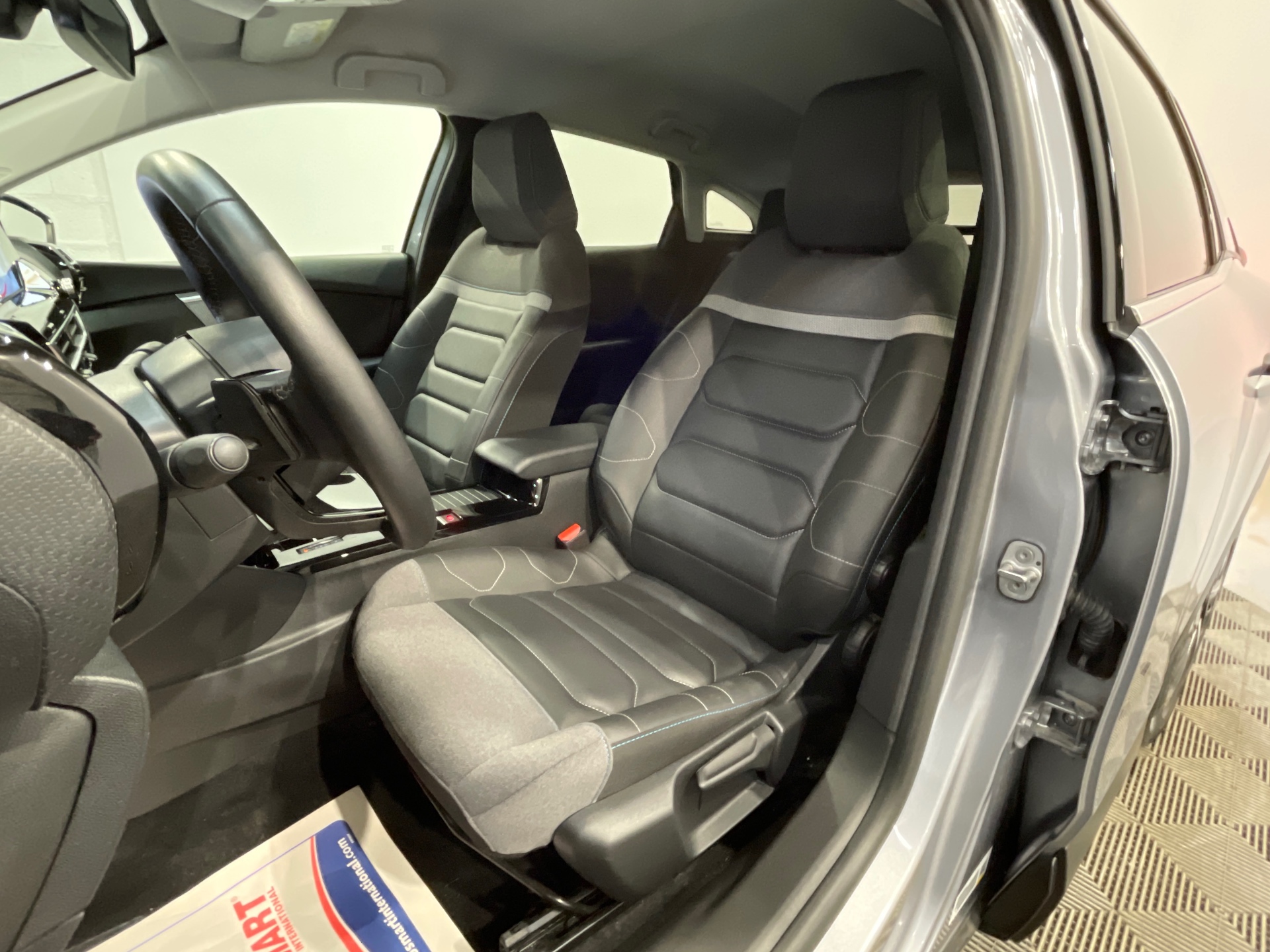 Photo 9 du véhicule CITROEN C4