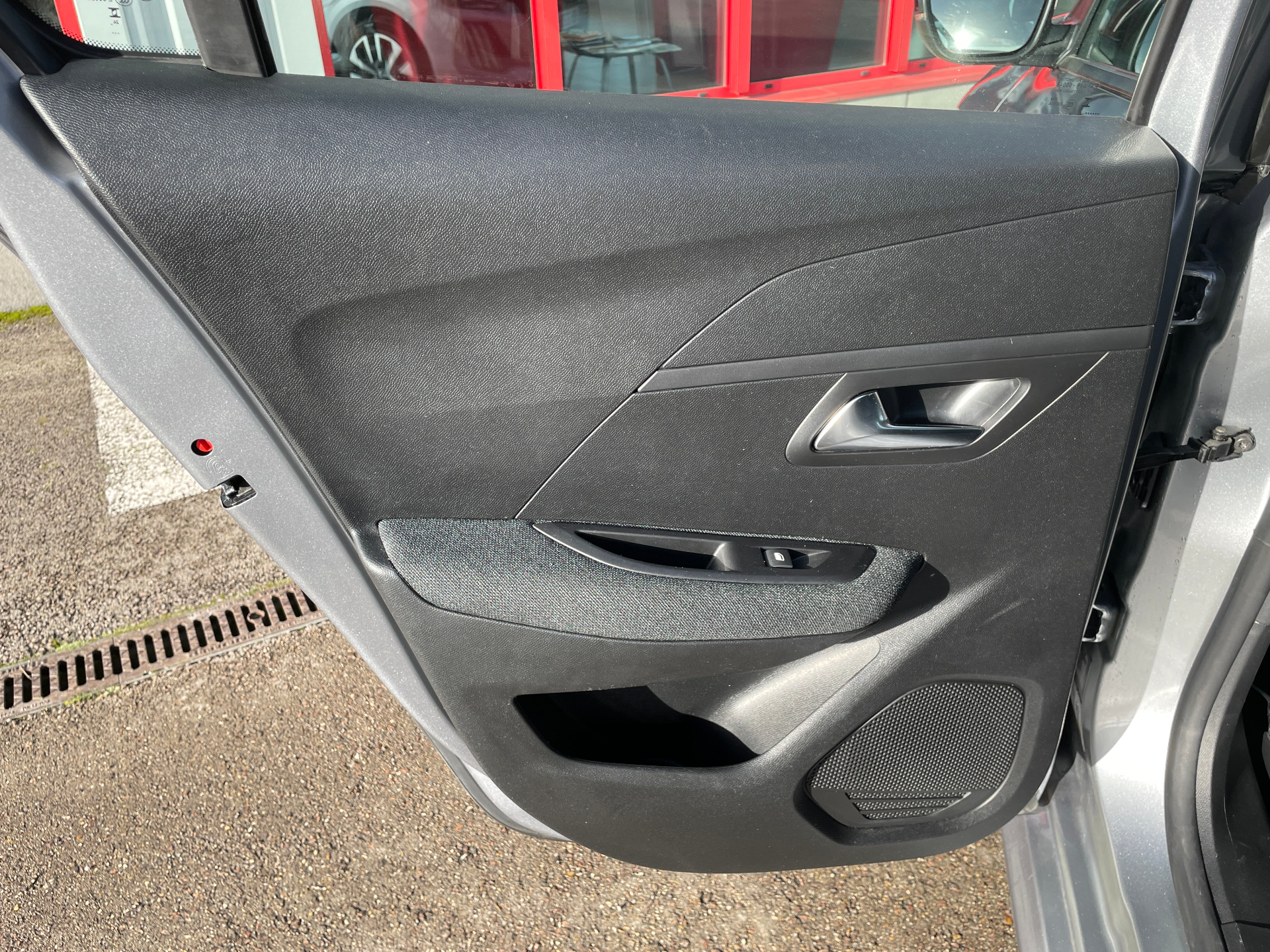 Photo 16 du véhicule PEUGEOT 208