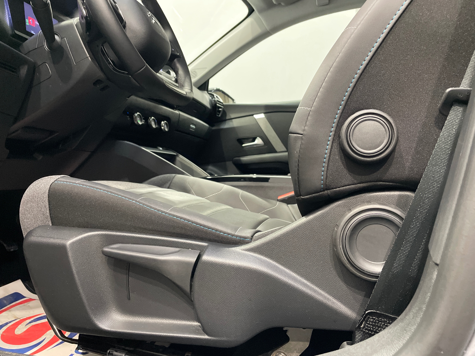 Photo 38 du véhicule CITROEN C4