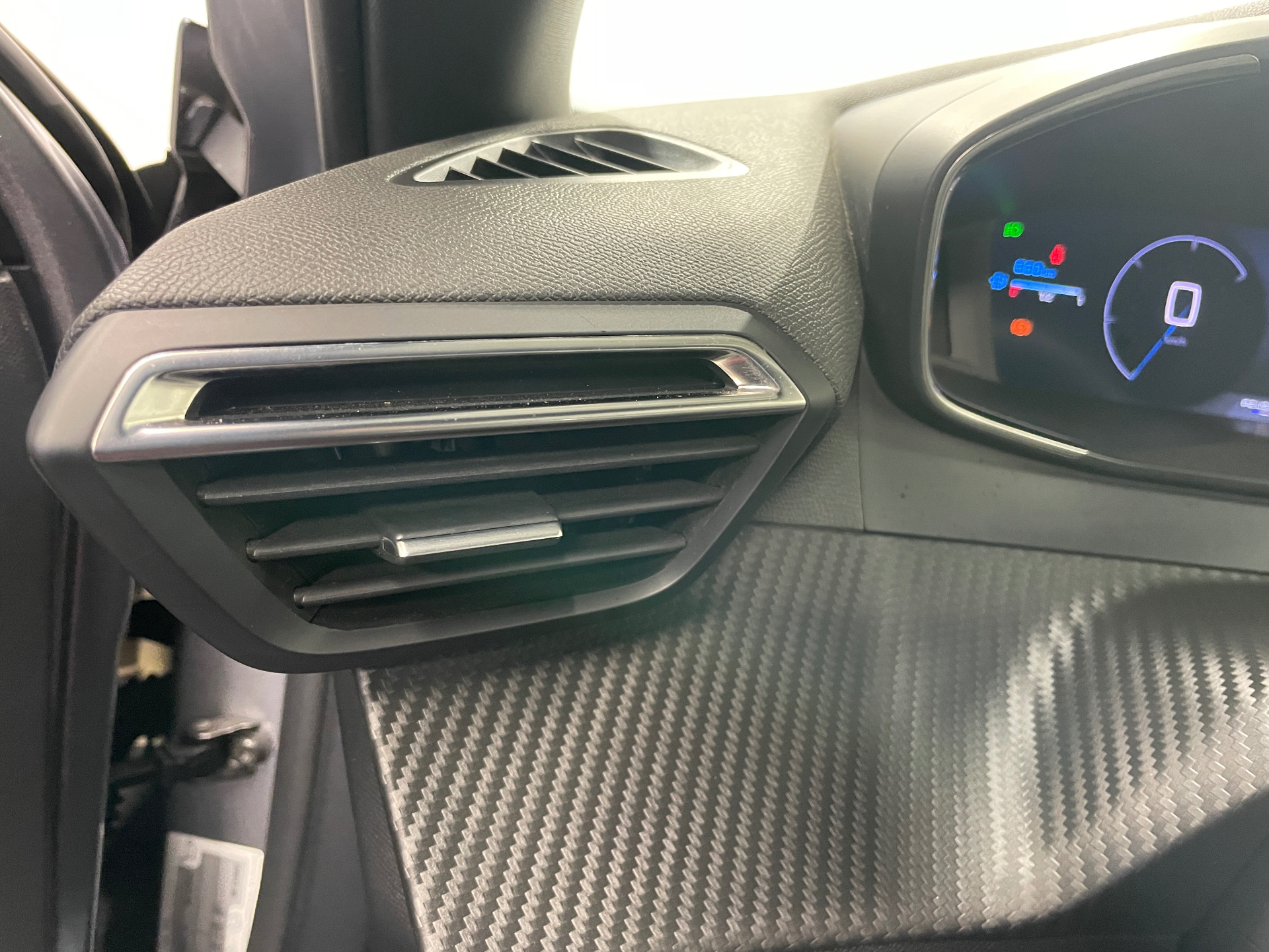 Photo 47 du véhicule PEUGEOT 2008