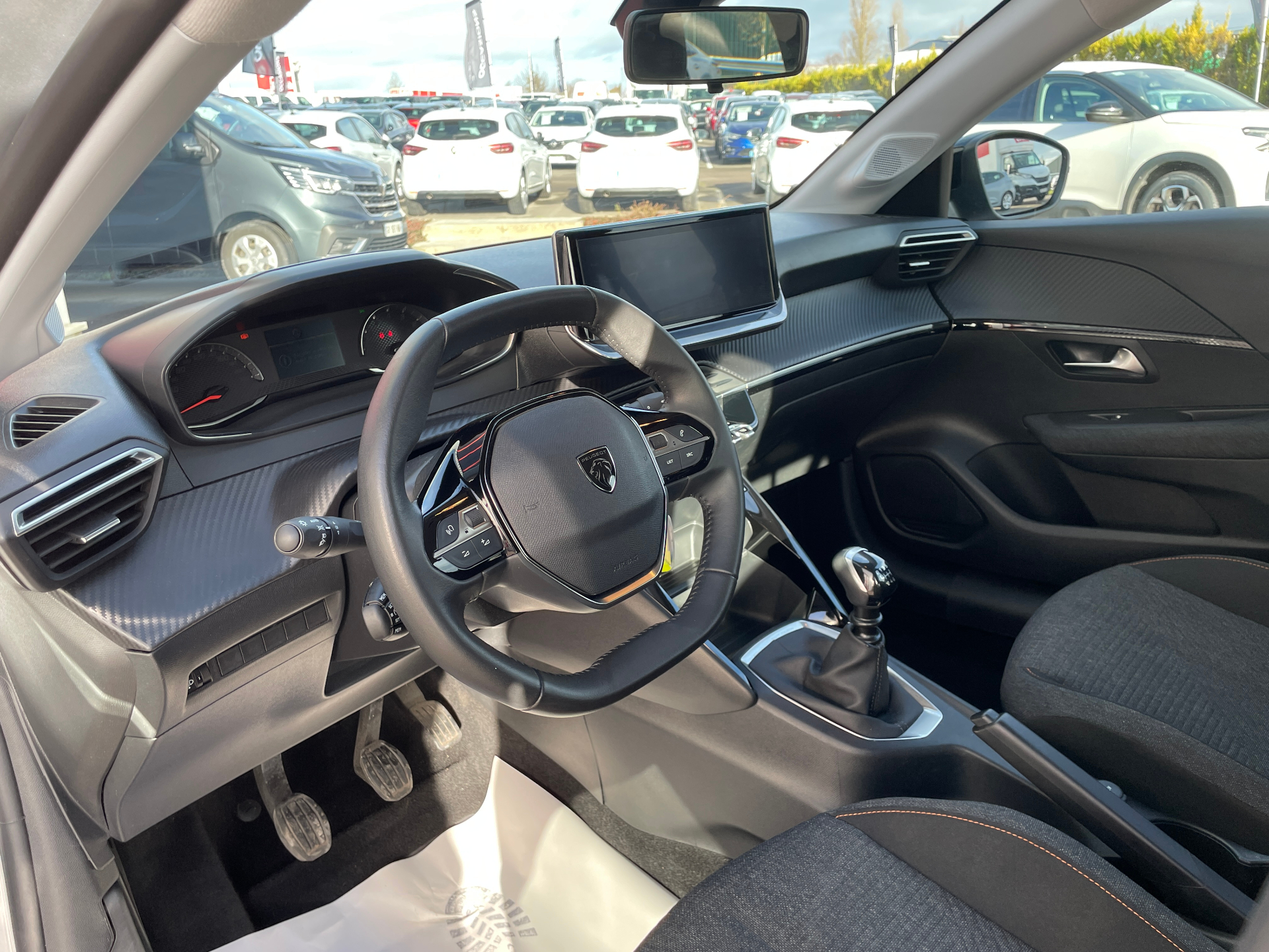 Photo 10 du véhicule PEUGEOT 208