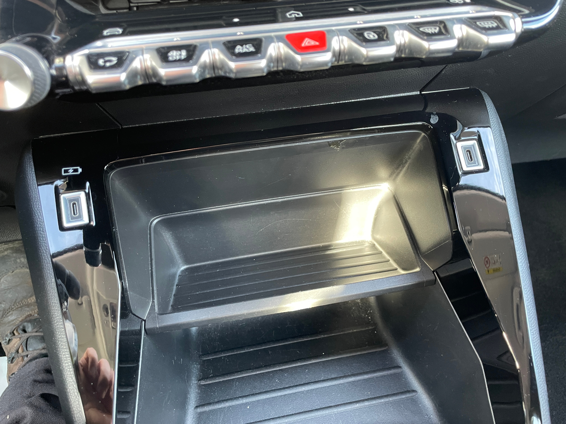 Photo 27 du véhicule PEUGEOT 208