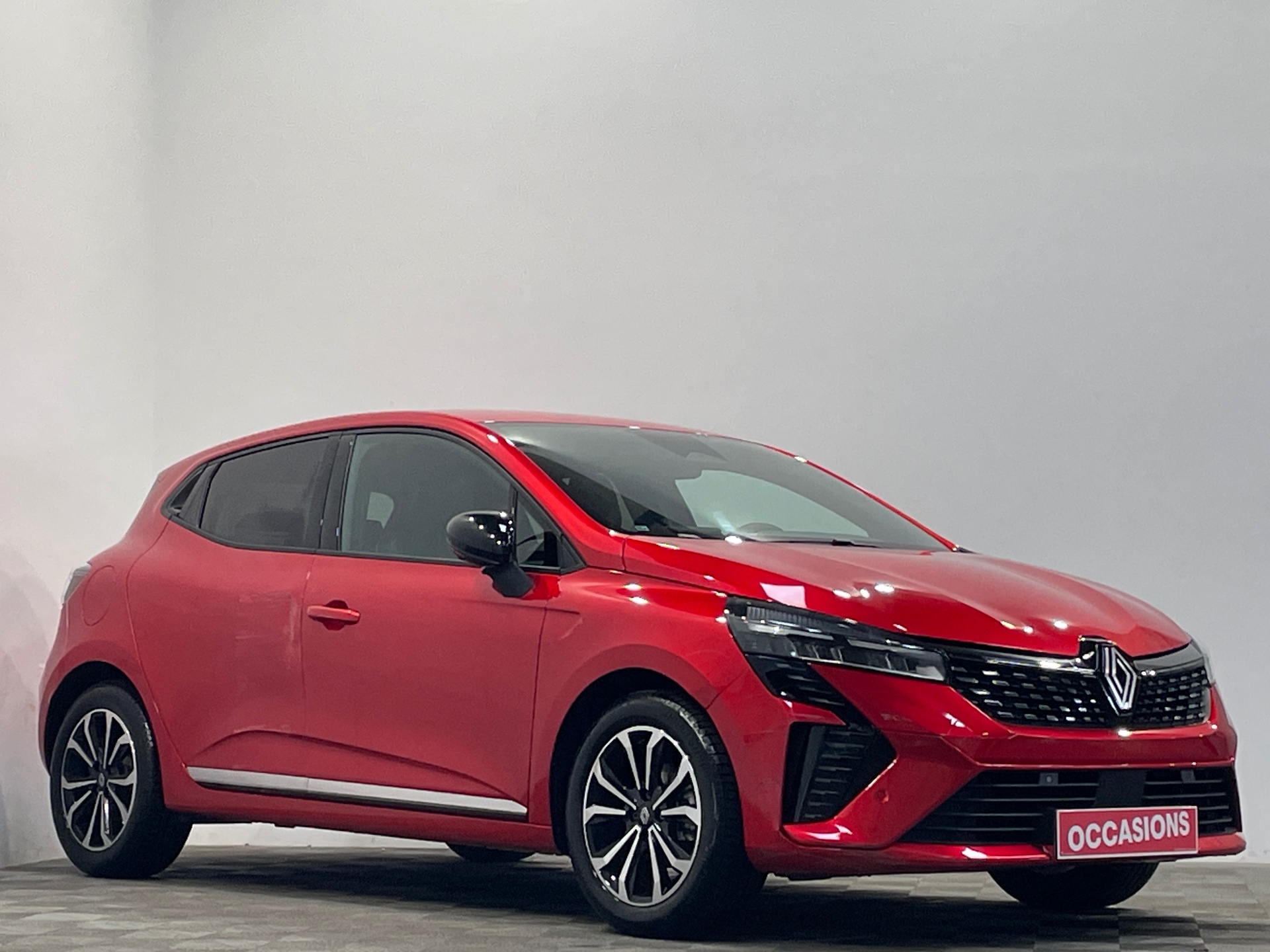 Photo 2 du véhicule RENAULT CLIO V