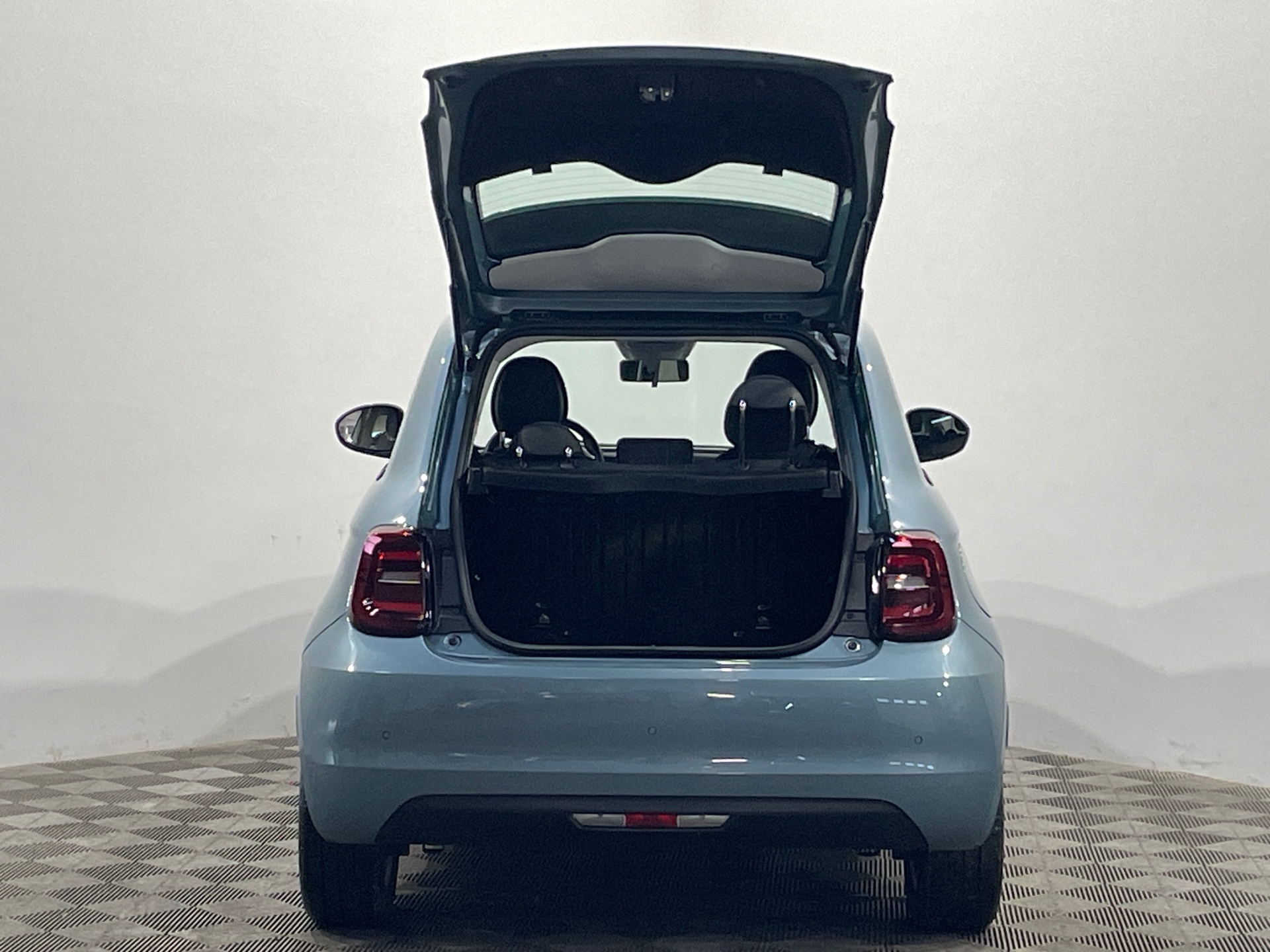 Photo 39 du véhicule FIAT 500e BERLINE