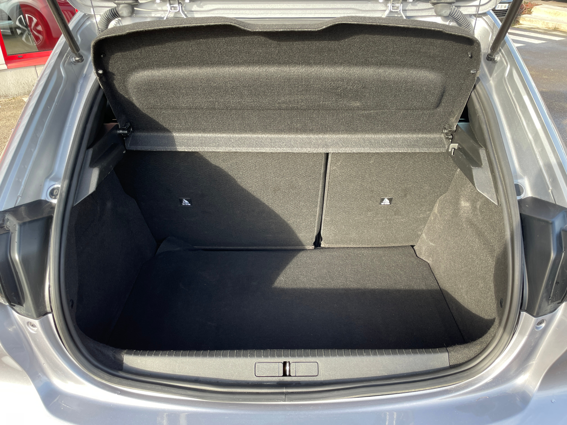 Photo 39 du véhicule PEUGEOT 208