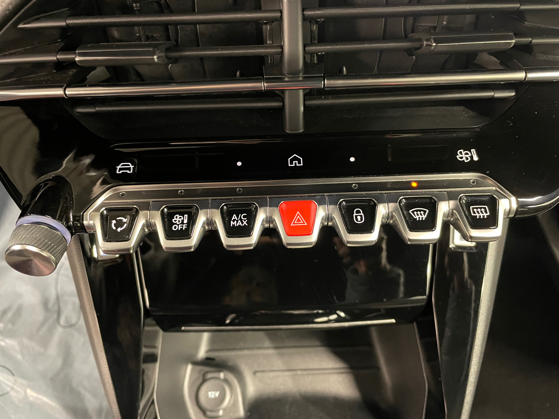 Photo 39 du véhicule PEUGEOT 2008