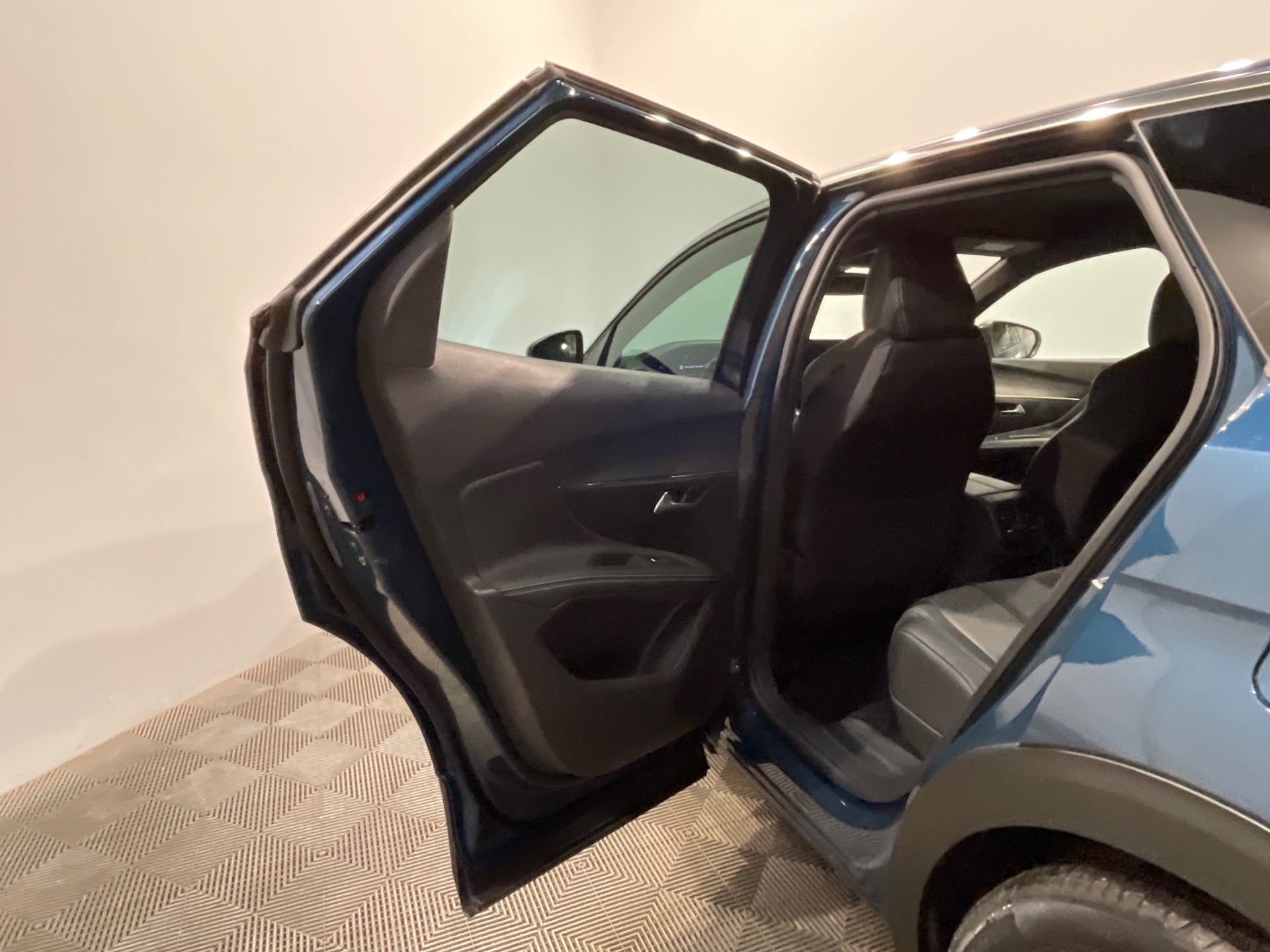 Photo 40 du véhicule PEUGEOT 3008