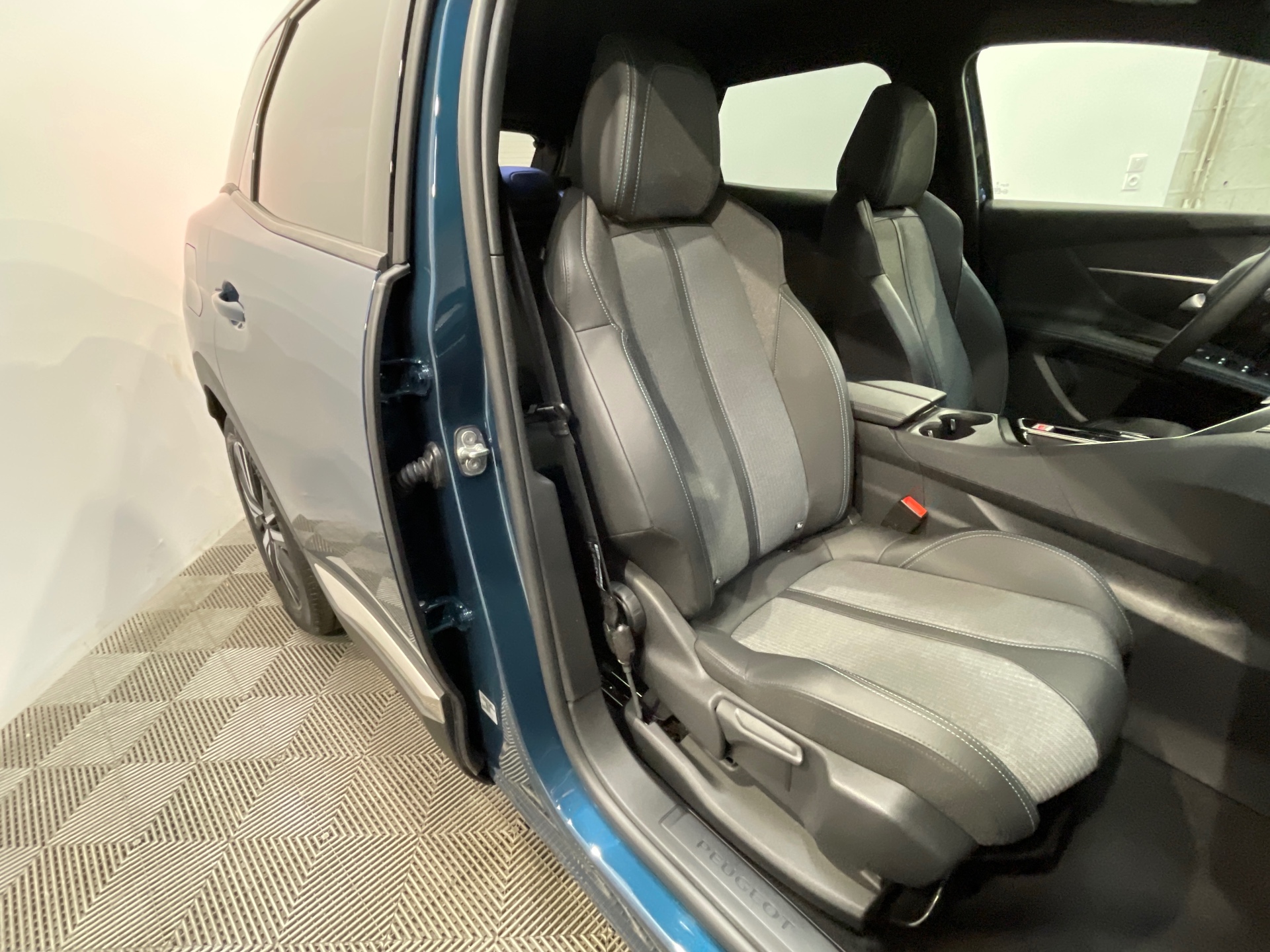 Photo 56 du véhicule PEUGEOT 3008