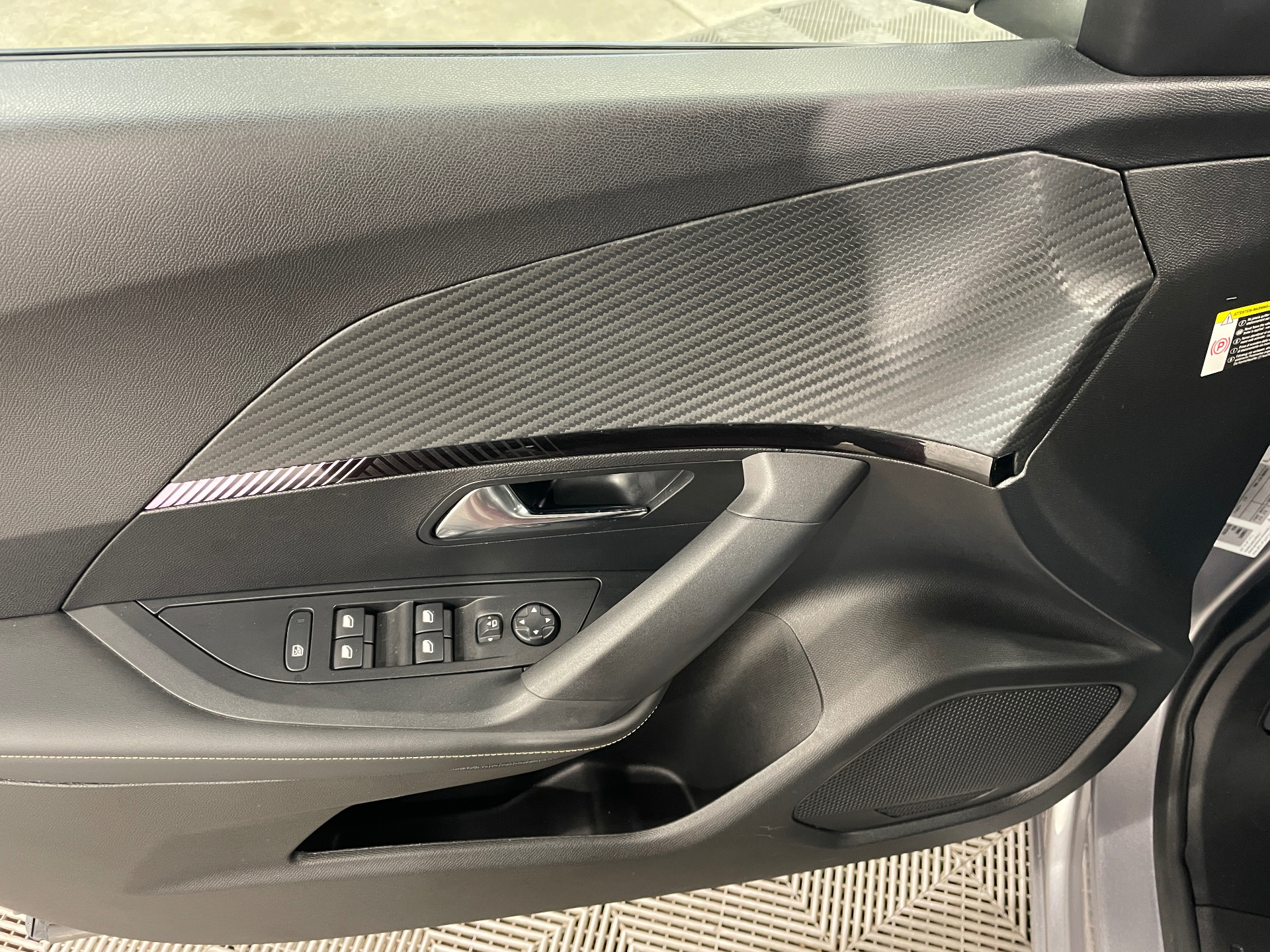 Photo 12 du véhicule PEUGEOT 2008