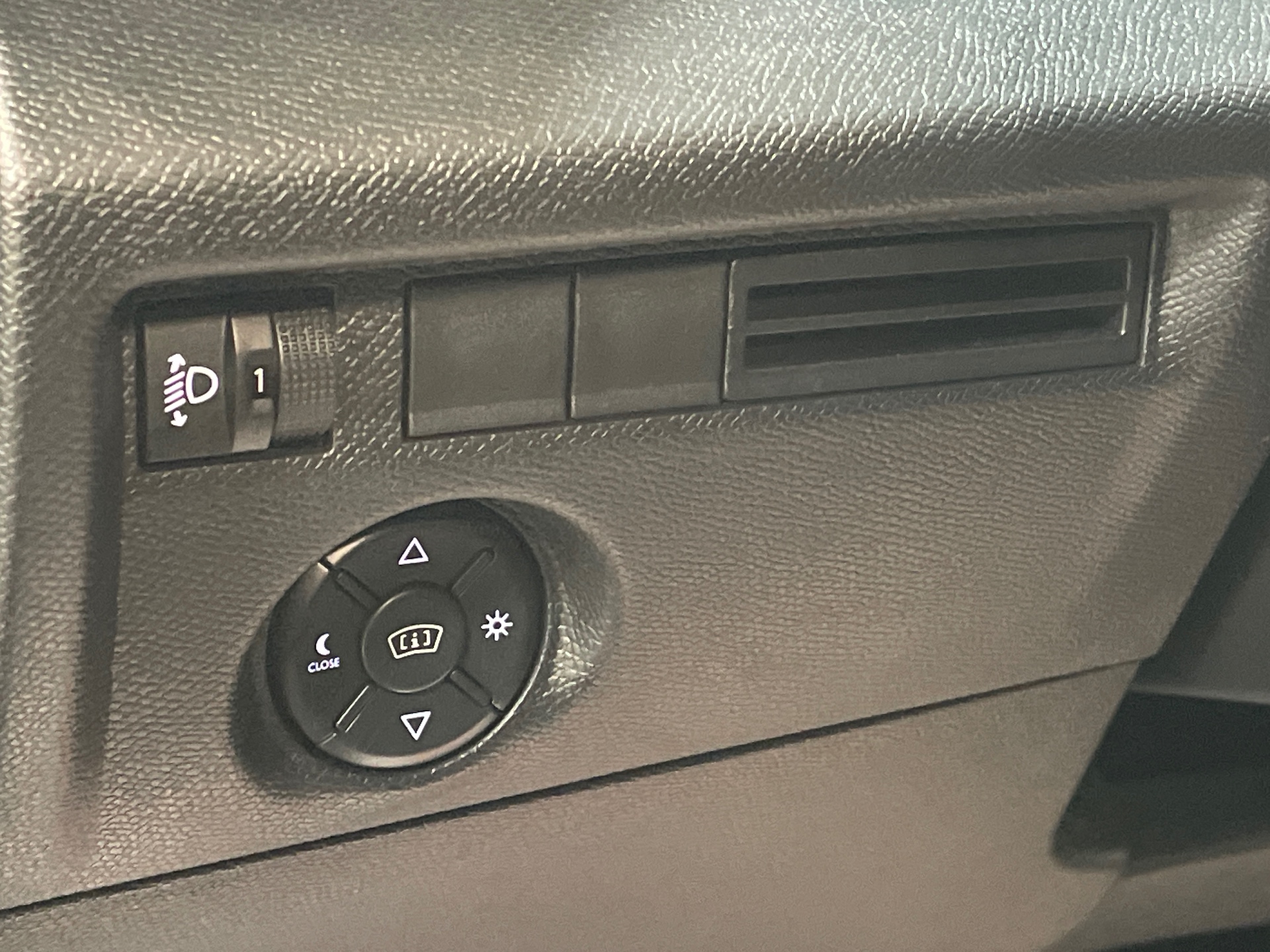 Photo 35 du véhicule CITROEN C4