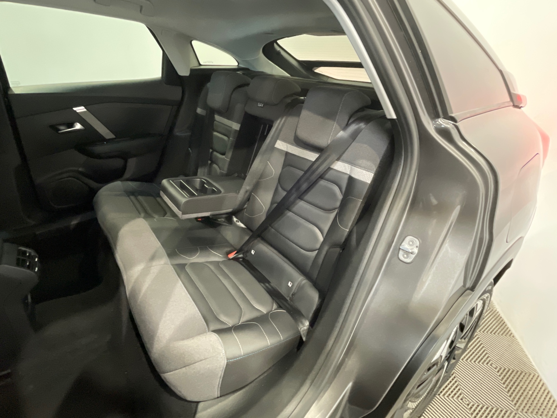 Photo 10 du véhicule CITROEN C4