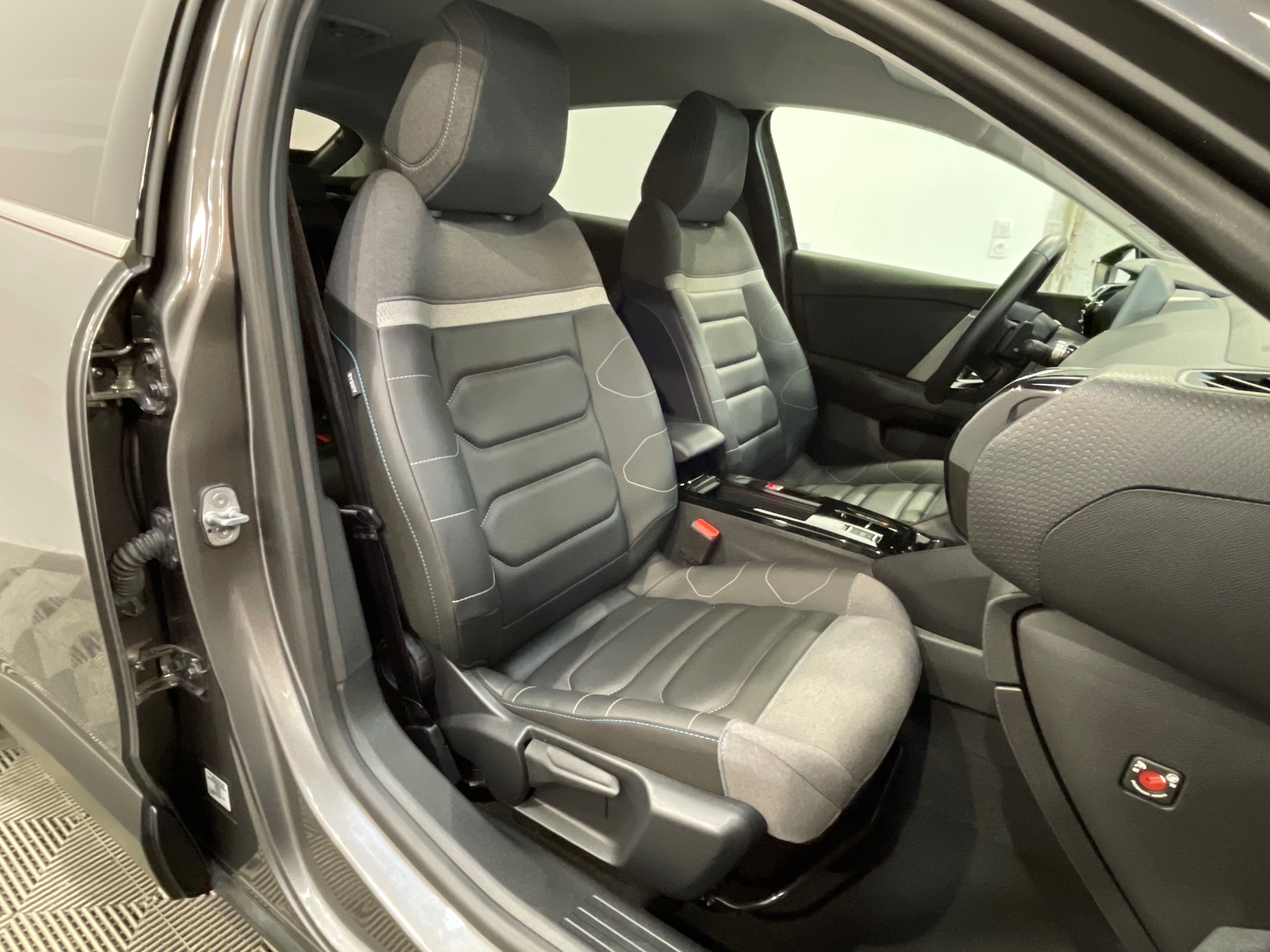 Photo 41 du véhicule CITROEN C4