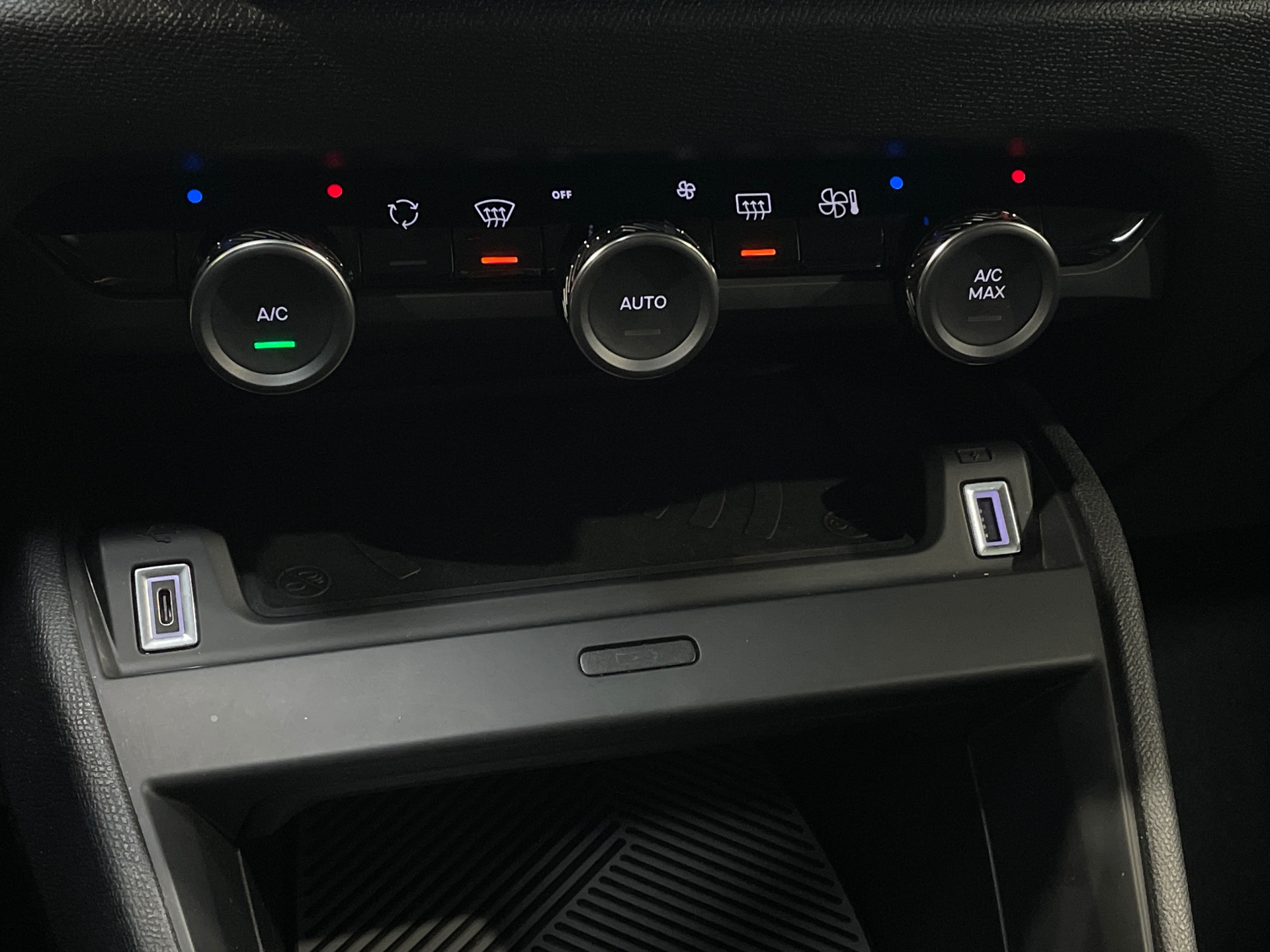 Photo 17 du véhicule CITROEN C4