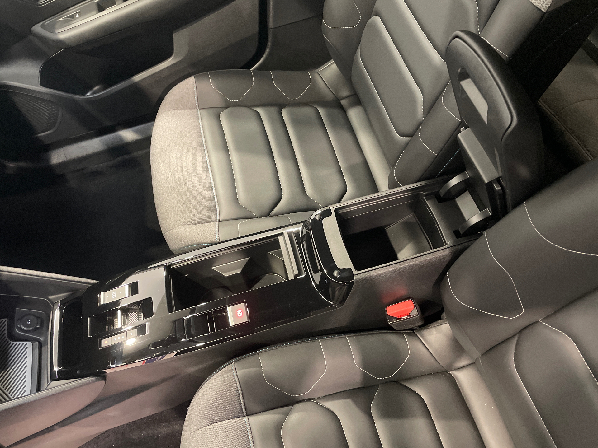 Photo 22 du véhicule CITROEN C4