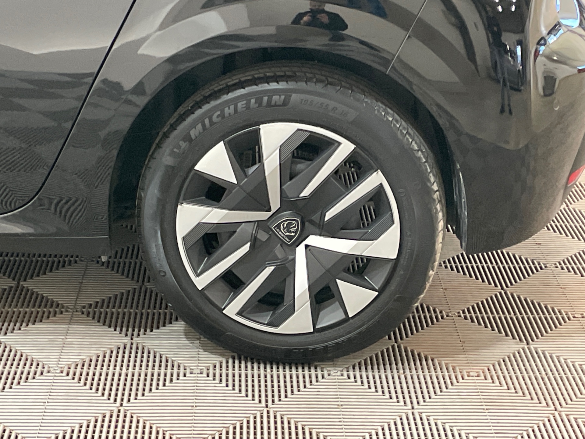 Photo 24 du véhicule PEUGEOT 208