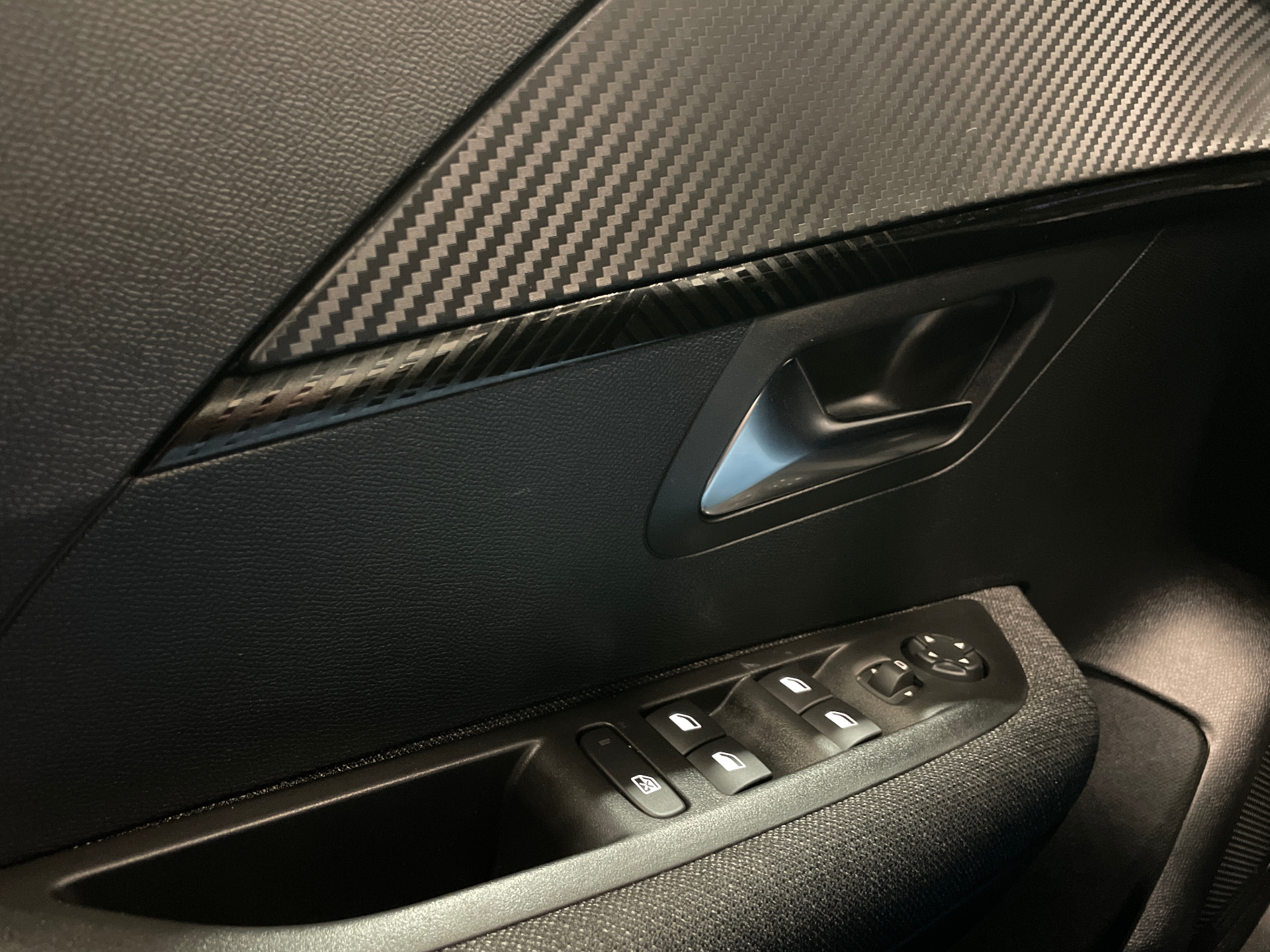 Photo 21 du véhicule PEUGEOT 208