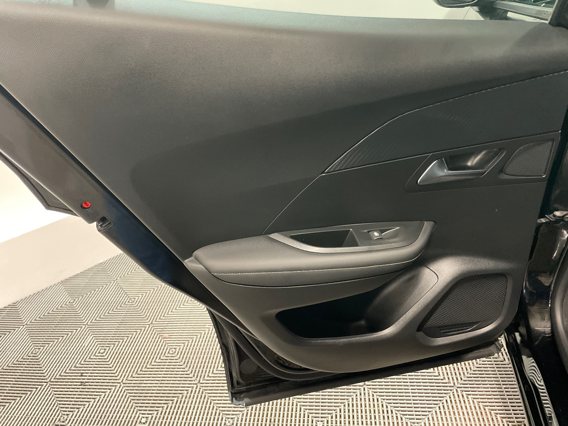 Photo 25 du véhicule PEUGEOT 2008