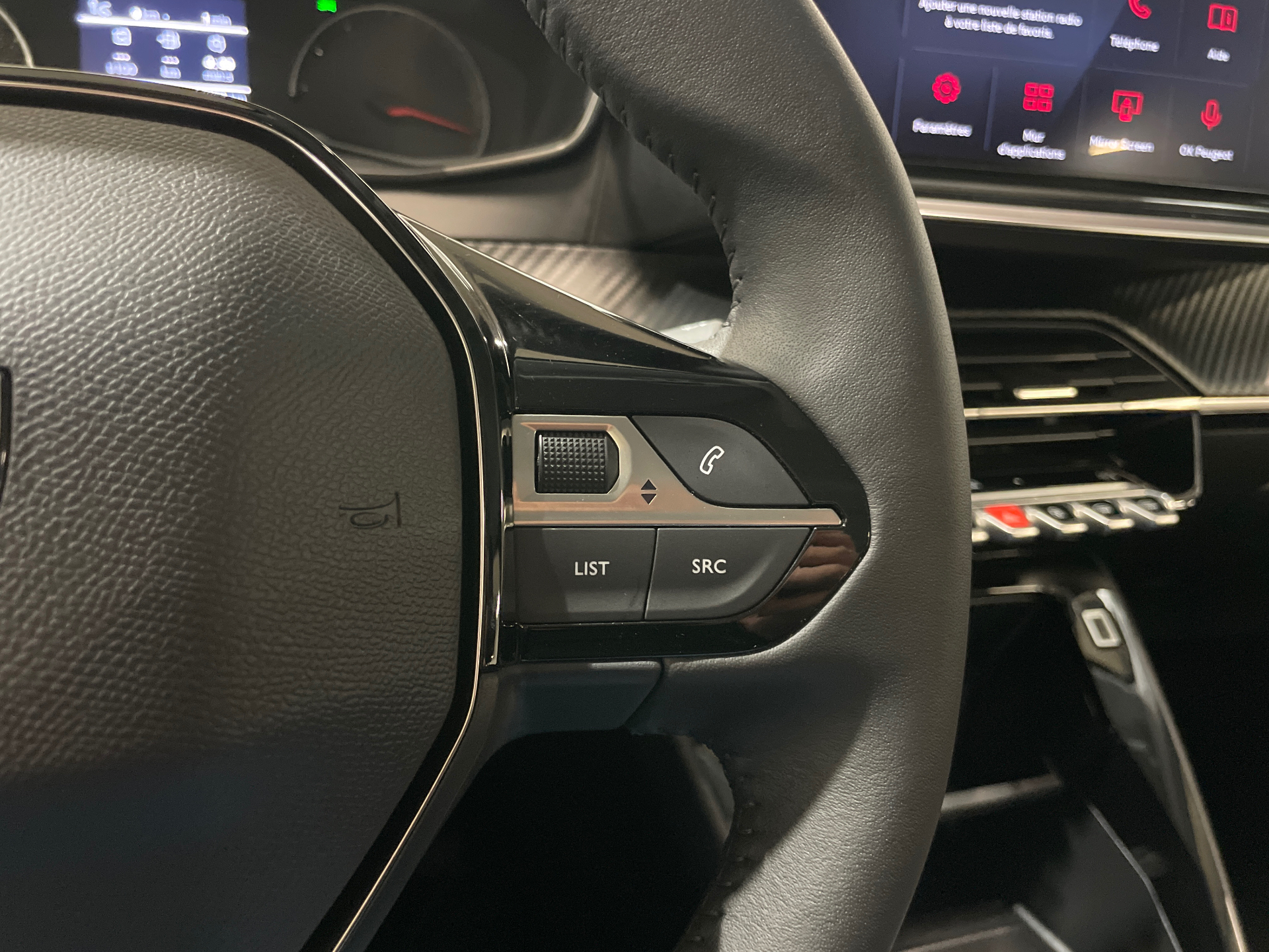 Photo 19 du véhicule PEUGEOT 208