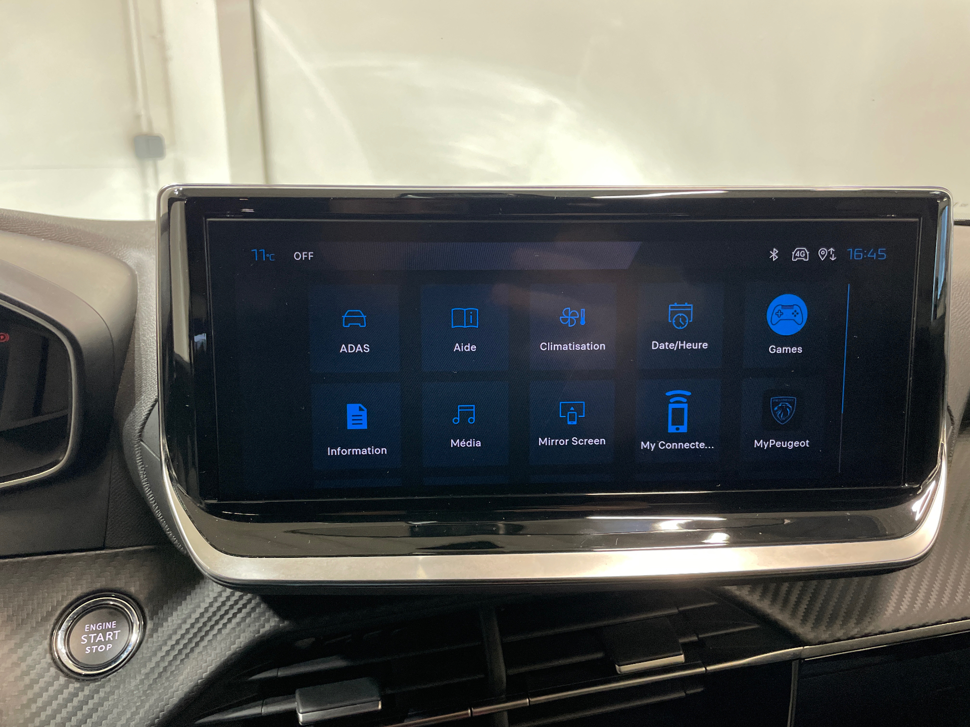 Photo 16 du véhicule PEUGEOT 2008