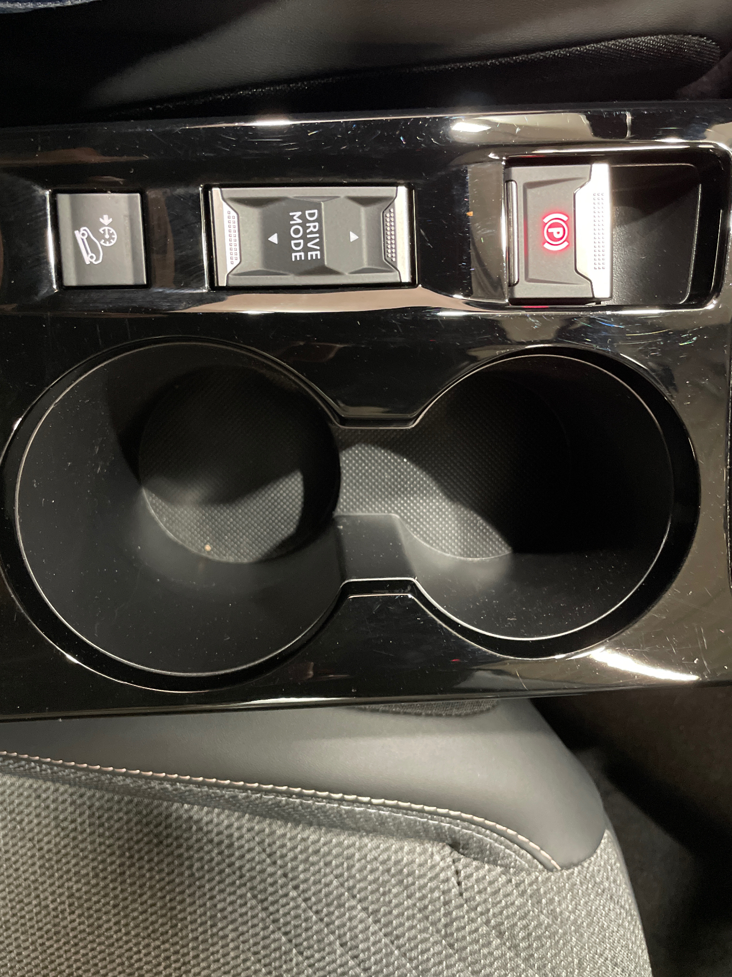 Photo 19 du véhicule PEUGEOT 2008