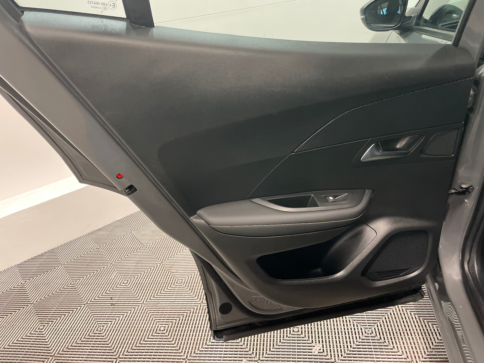 Photo 25 du véhicule PEUGEOT 2008