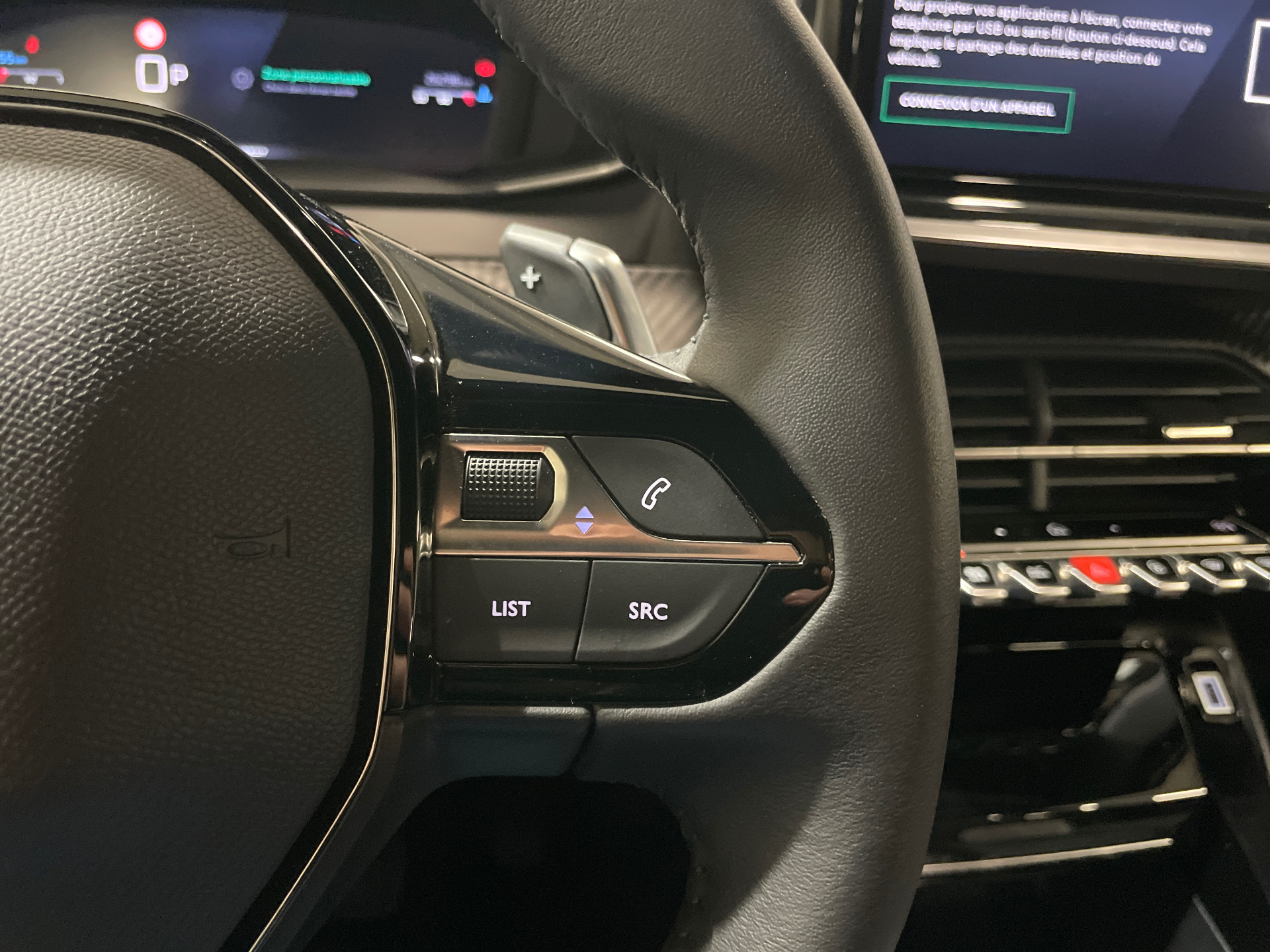 Photo 21 du véhicule PEUGEOT 2008