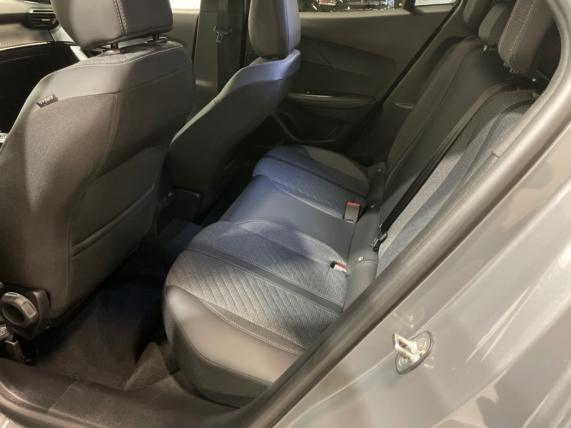 Photo 22 du véhicule PEUGEOT 2008