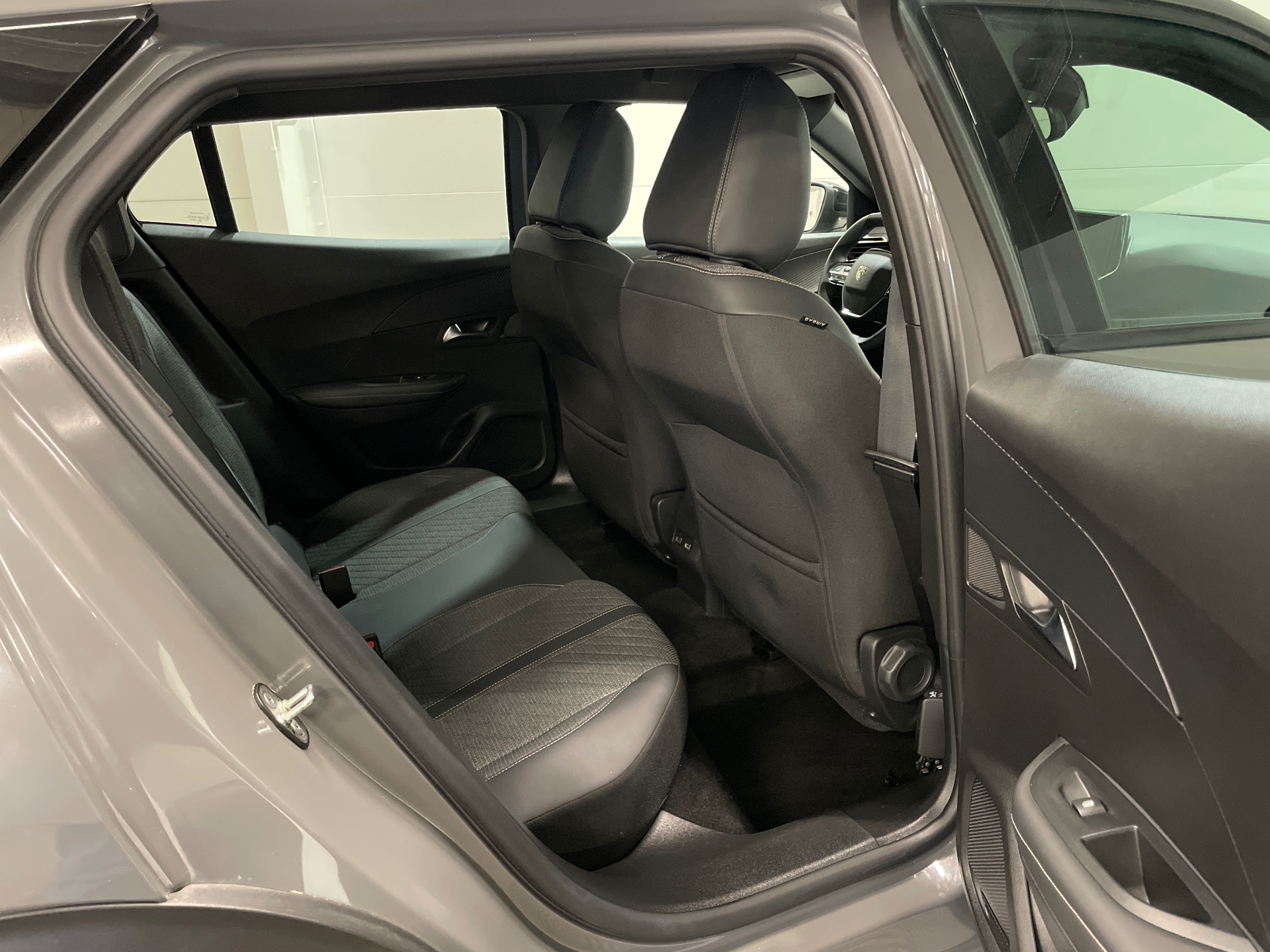 Photo 8 du véhicule PEUGEOT 2008