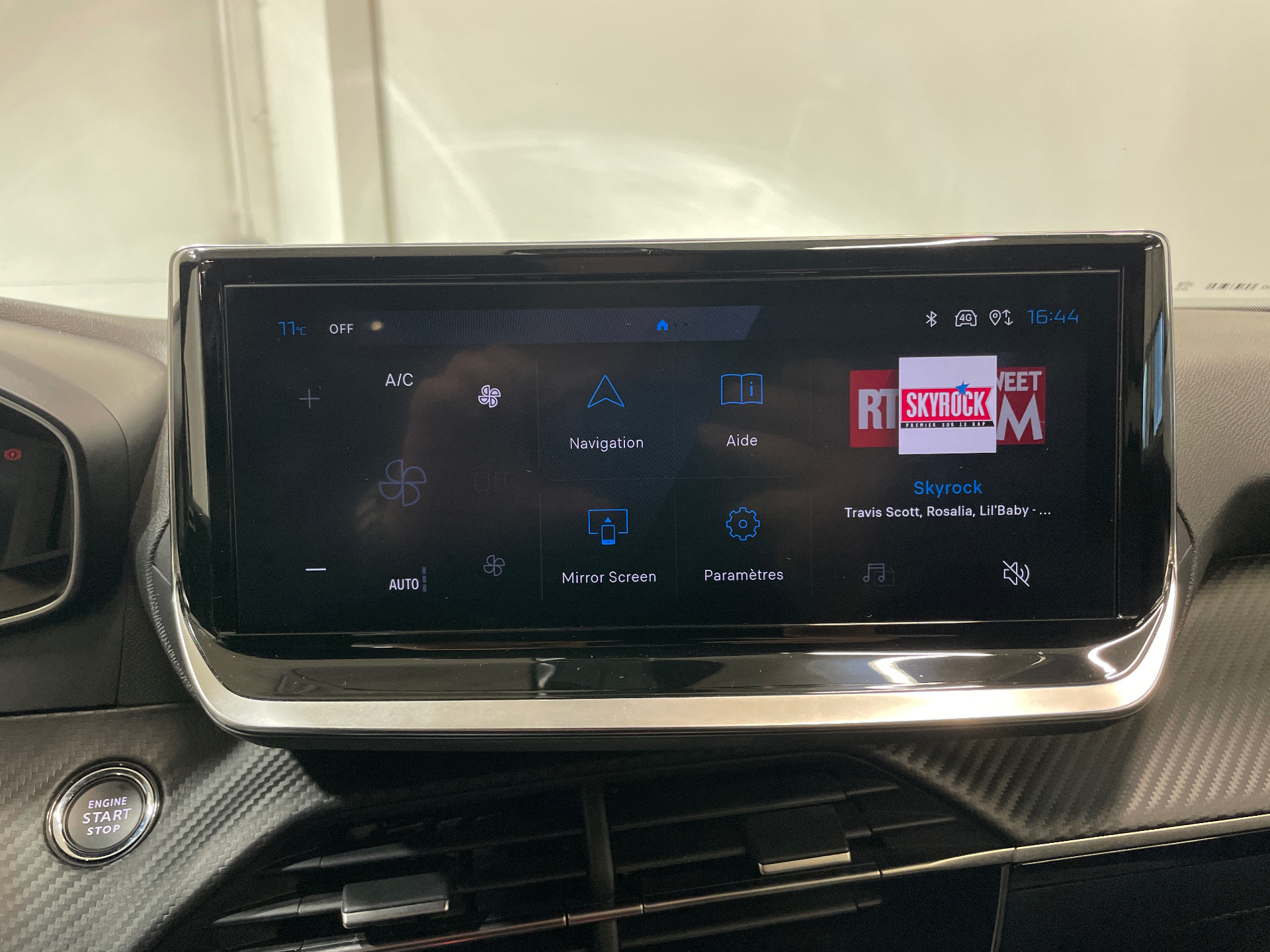 Photo 13 du véhicule PEUGEOT 2008