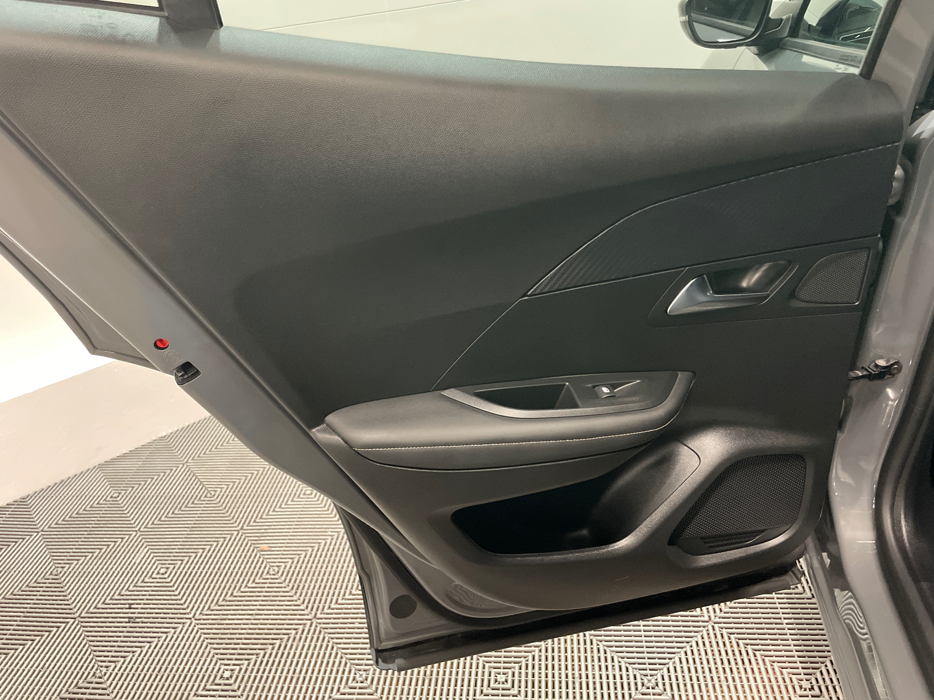 Photo 23 du véhicule PEUGEOT 2008