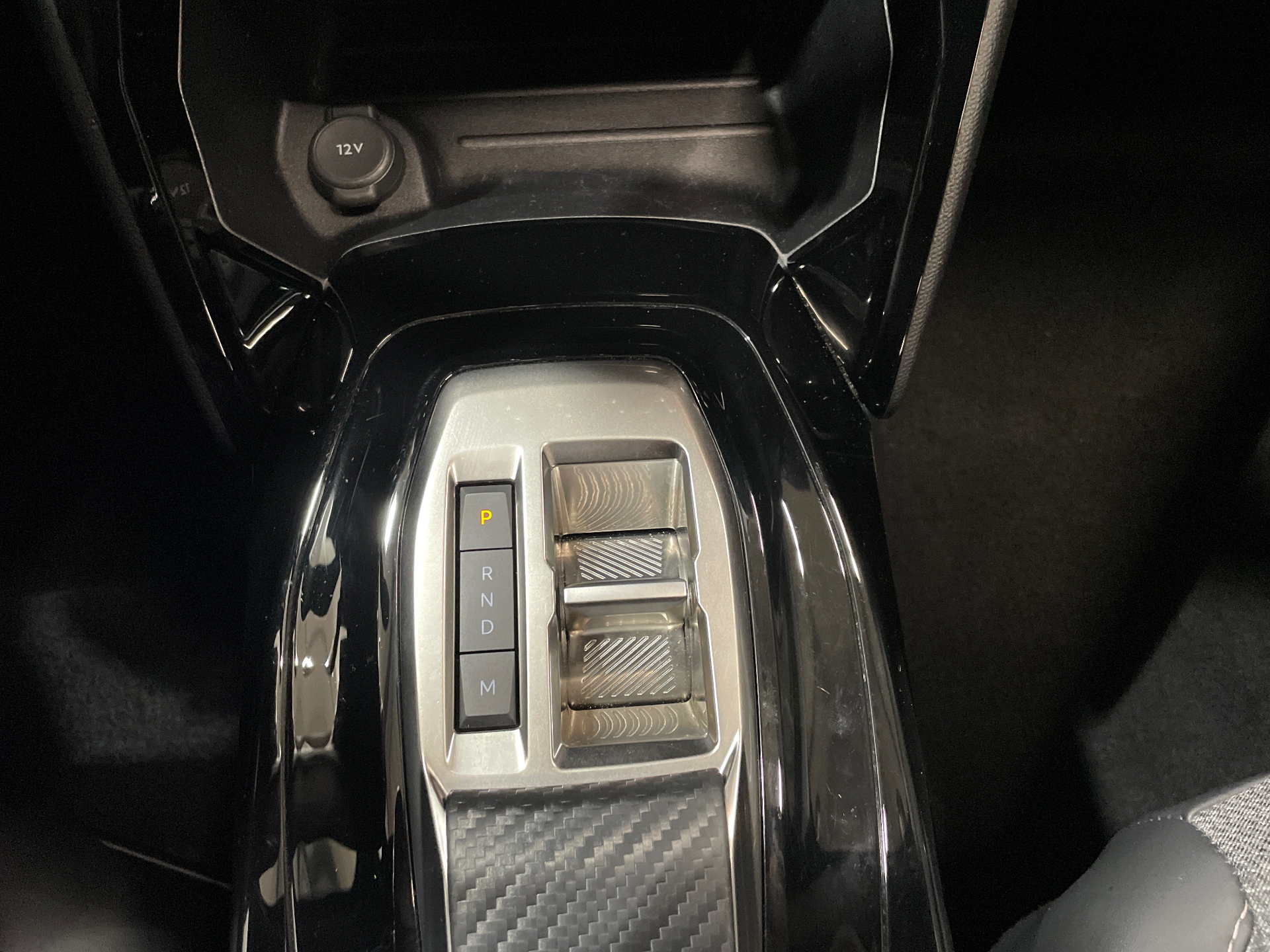 Photo 18 du véhicule PEUGEOT 2008