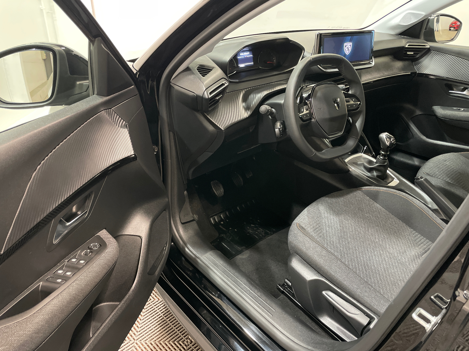 Photo 11 du véhicule PEUGEOT 208