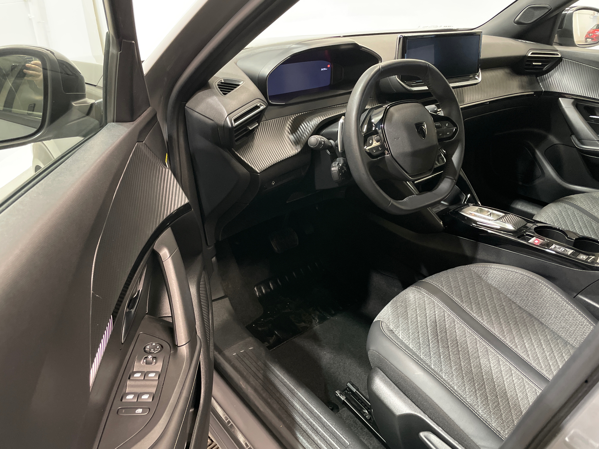 Photo 11 du véhicule PEUGEOT 2008