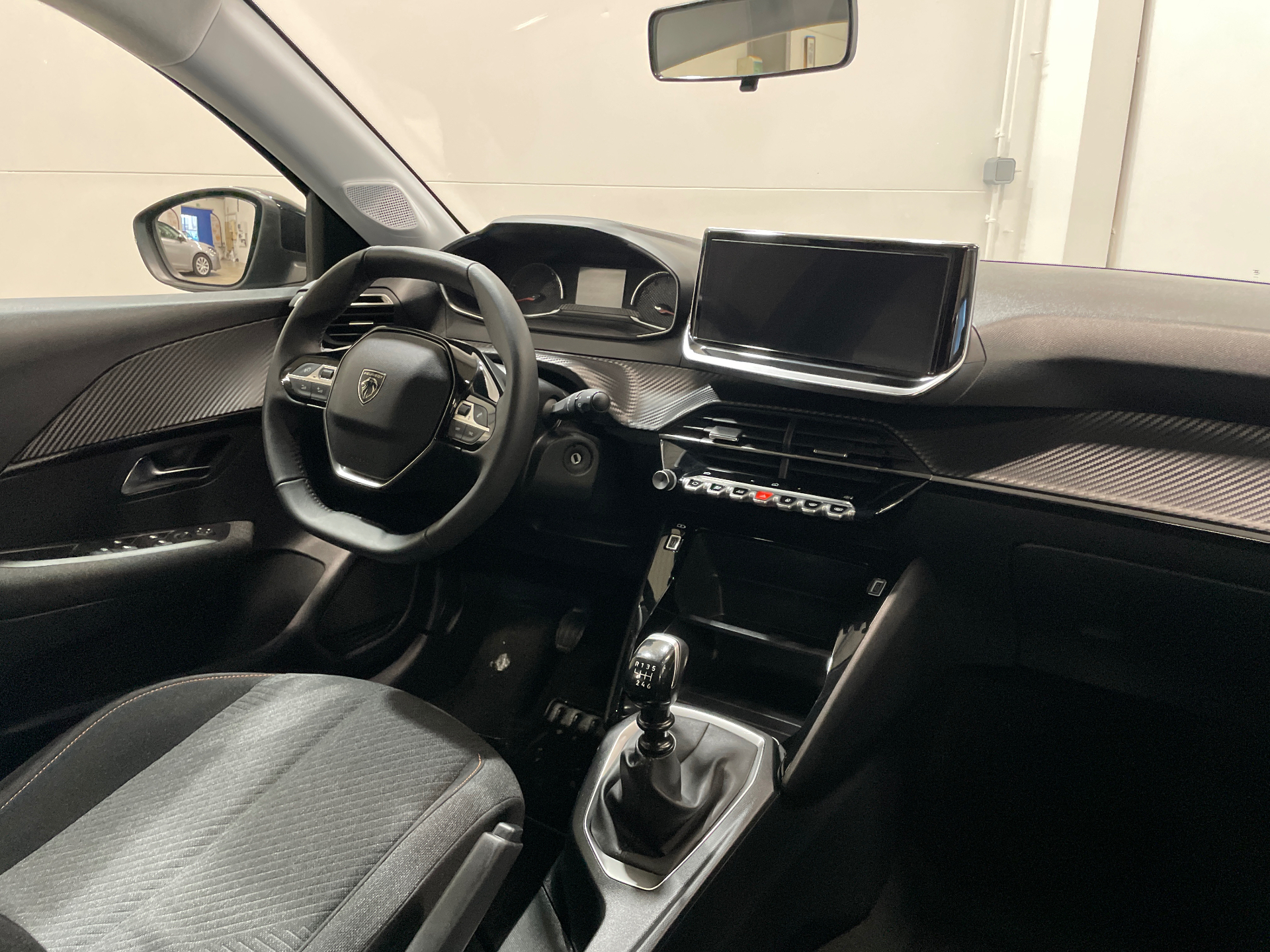 Photo 9 du véhicule PEUGEOT 208