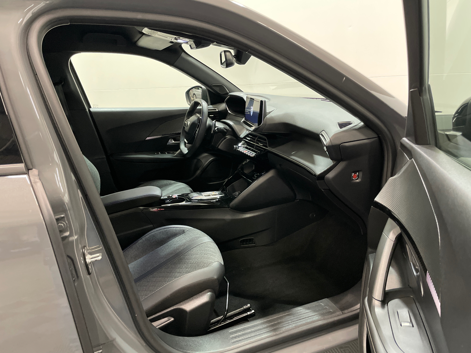 Photo 7 du véhicule PEUGEOT 2008