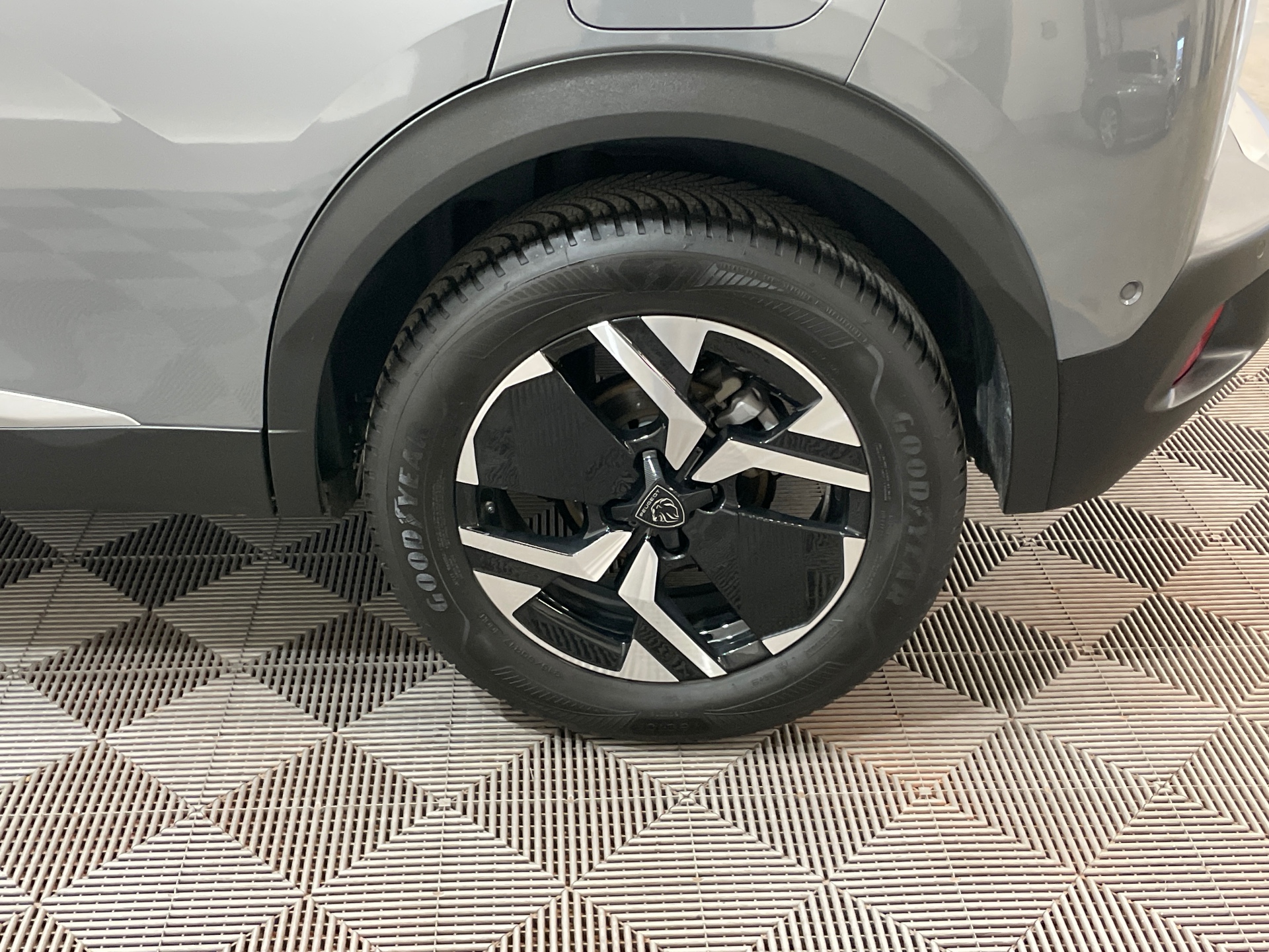 Photo 24 du véhicule PEUGEOT 2008