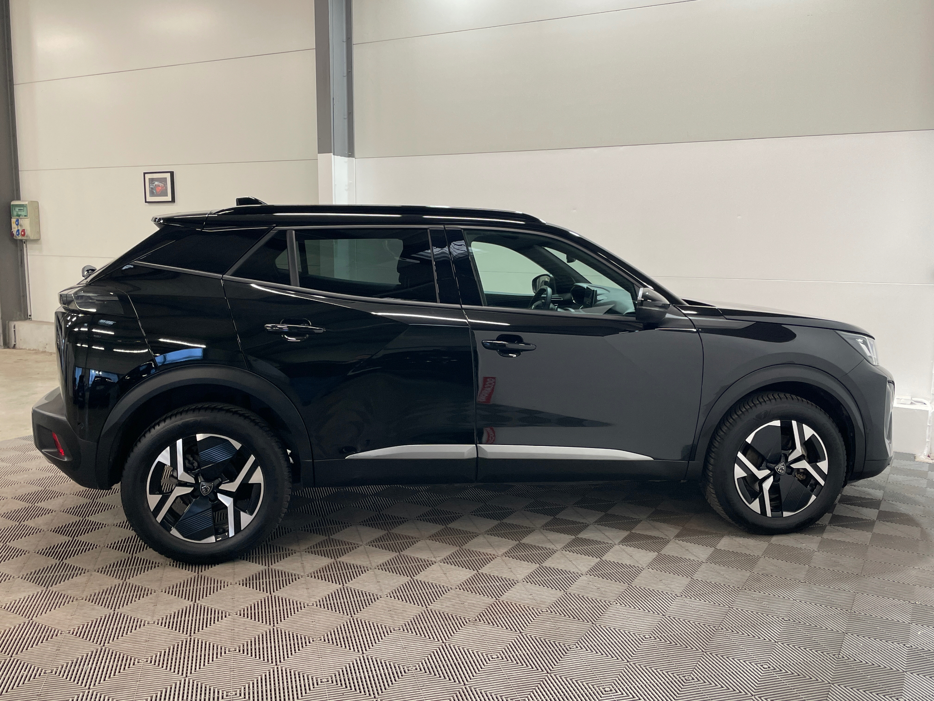 Photo 28 du véhicule PEUGEOT 2008