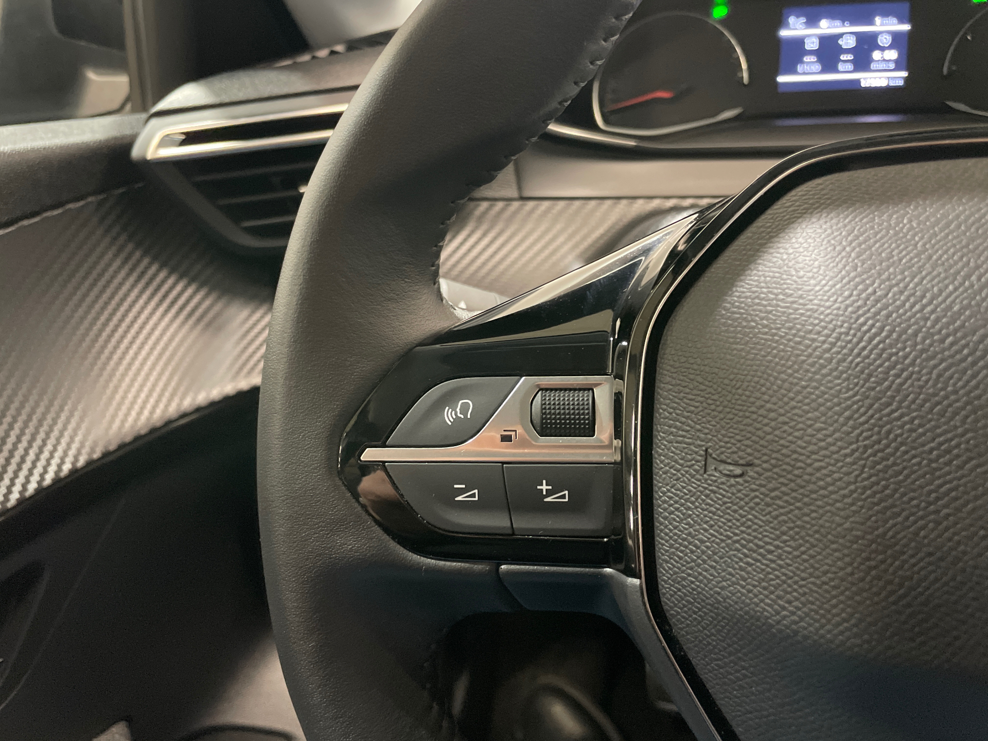 Photo 20 du véhicule PEUGEOT 208