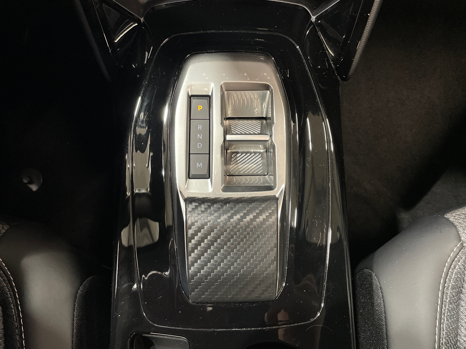 Photo 18 du véhicule PEUGEOT 2008