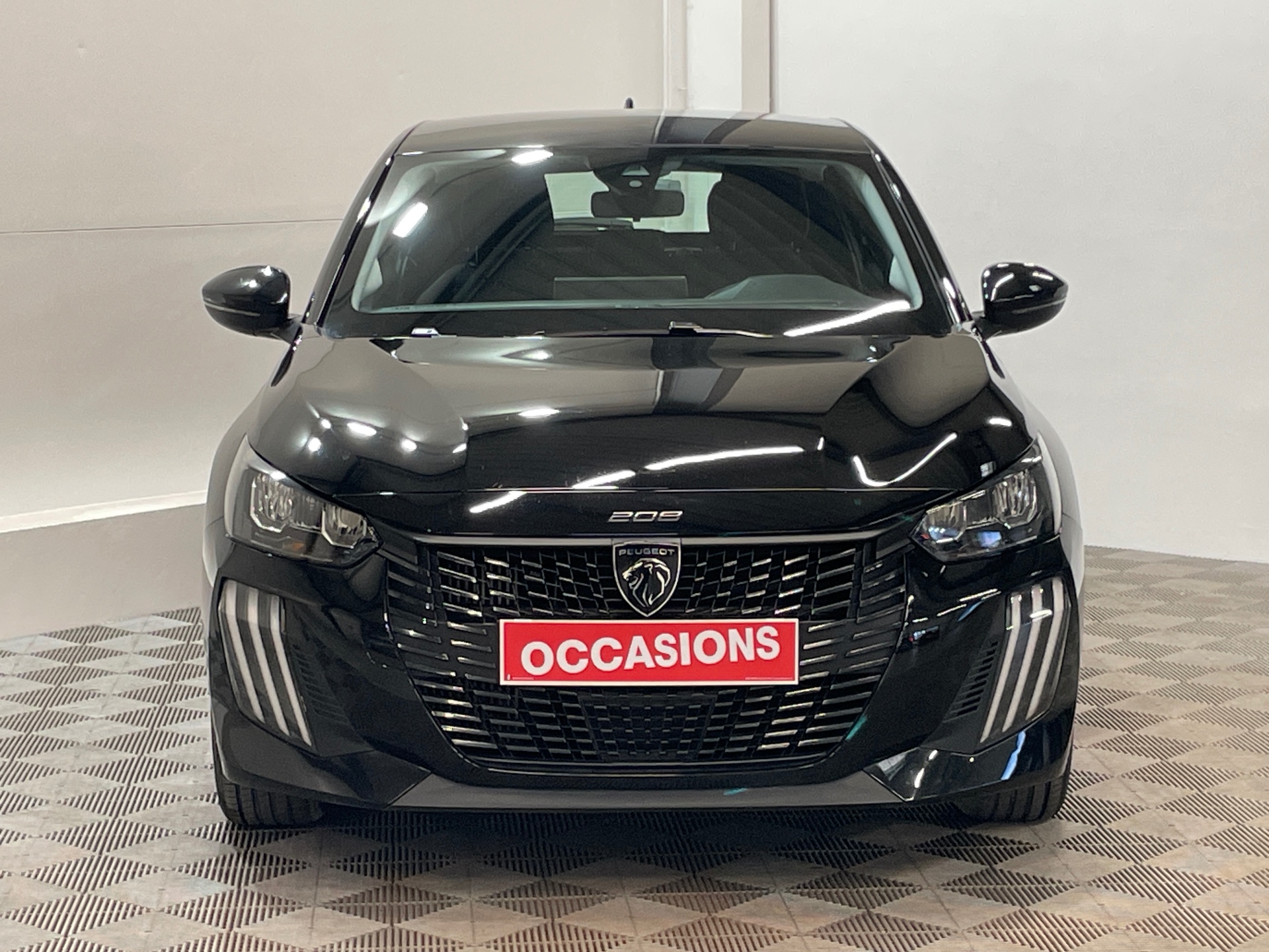 Photo 2 du véhicule PEUGEOT 208