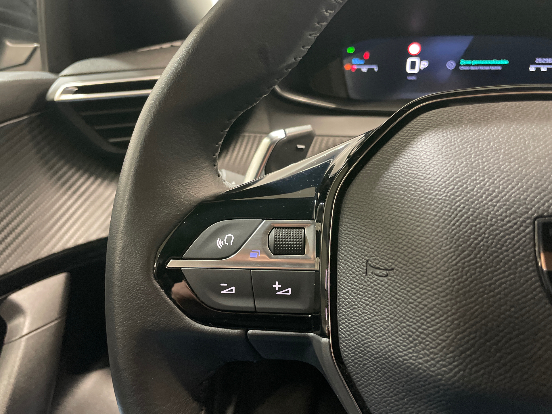 Photo 22 du véhicule PEUGEOT 2008