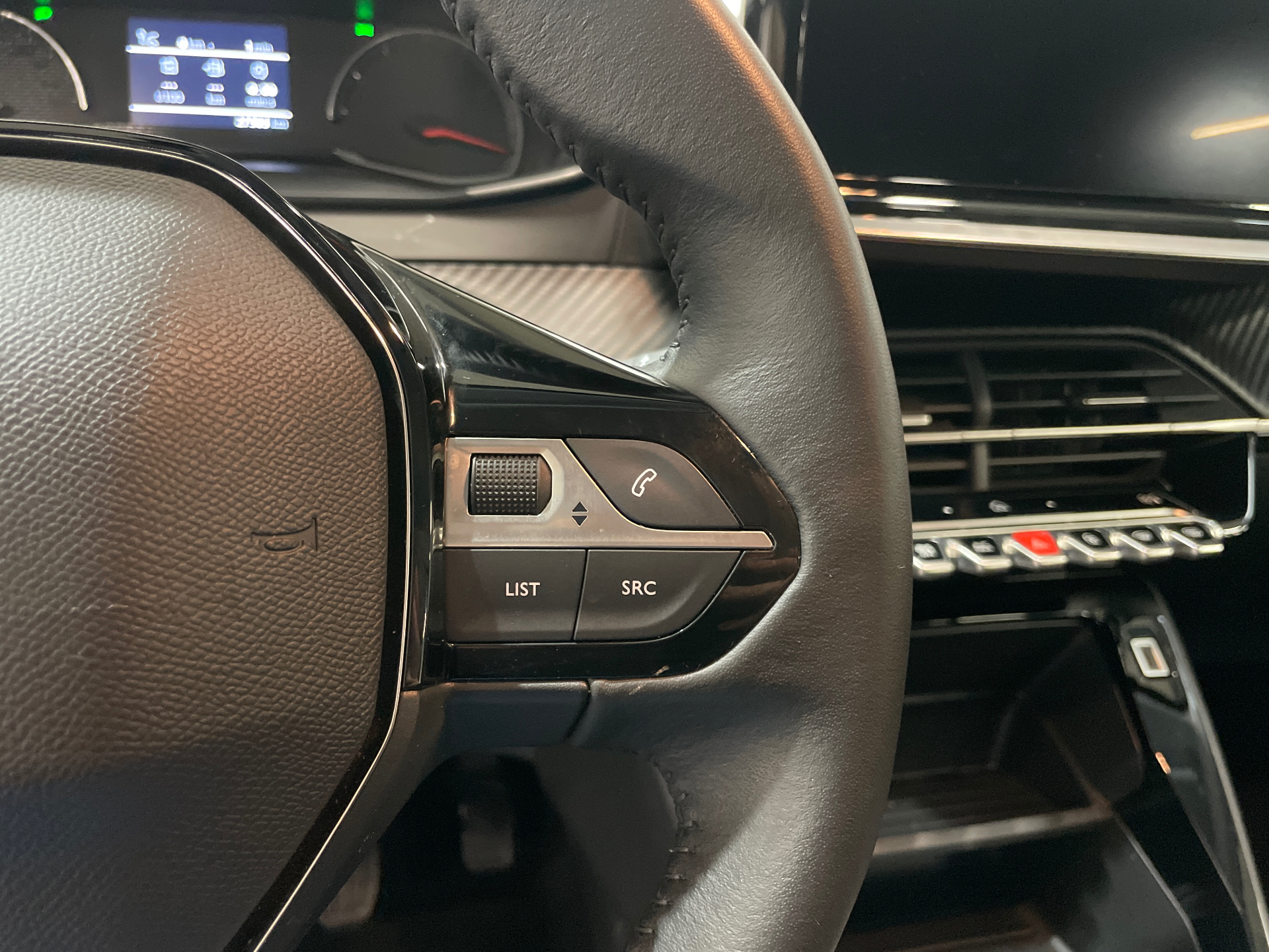 Photo 18 du véhicule PEUGEOT 208