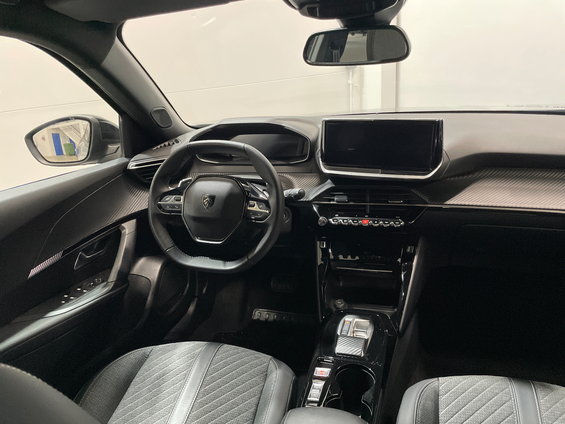 Photo 9 du véhicule PEUGEOT 2008