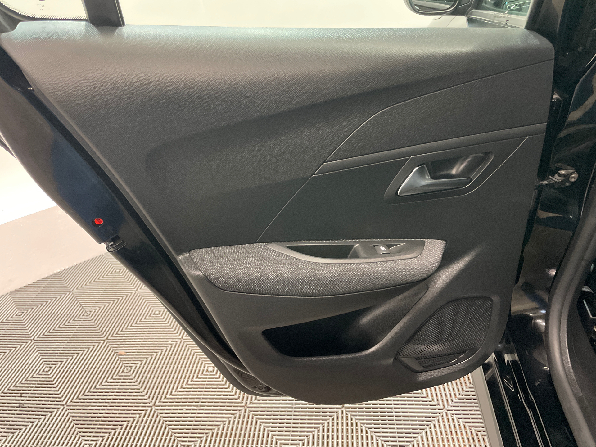 Photo 23 du véhicule PEUGEOT 208