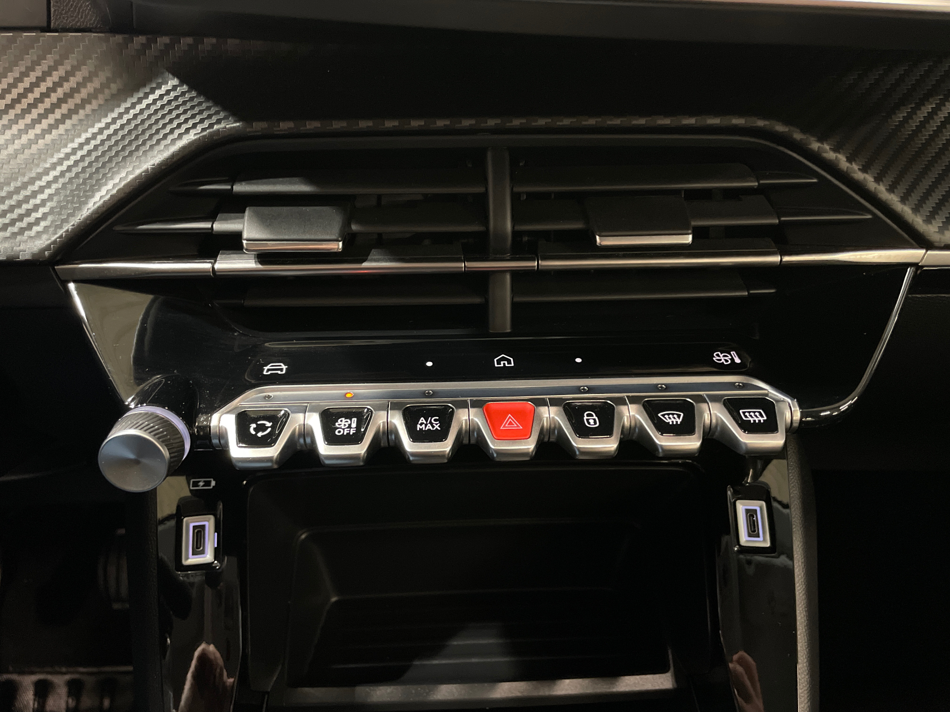 Photo 16 du véhicule PEUGEOT 208