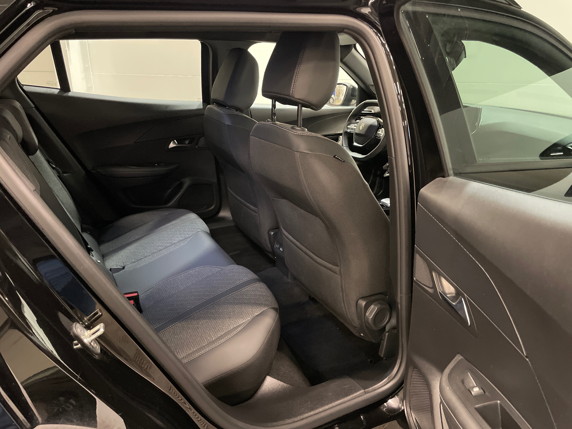 Photo 8 du véhicule PEUGEOT 2008