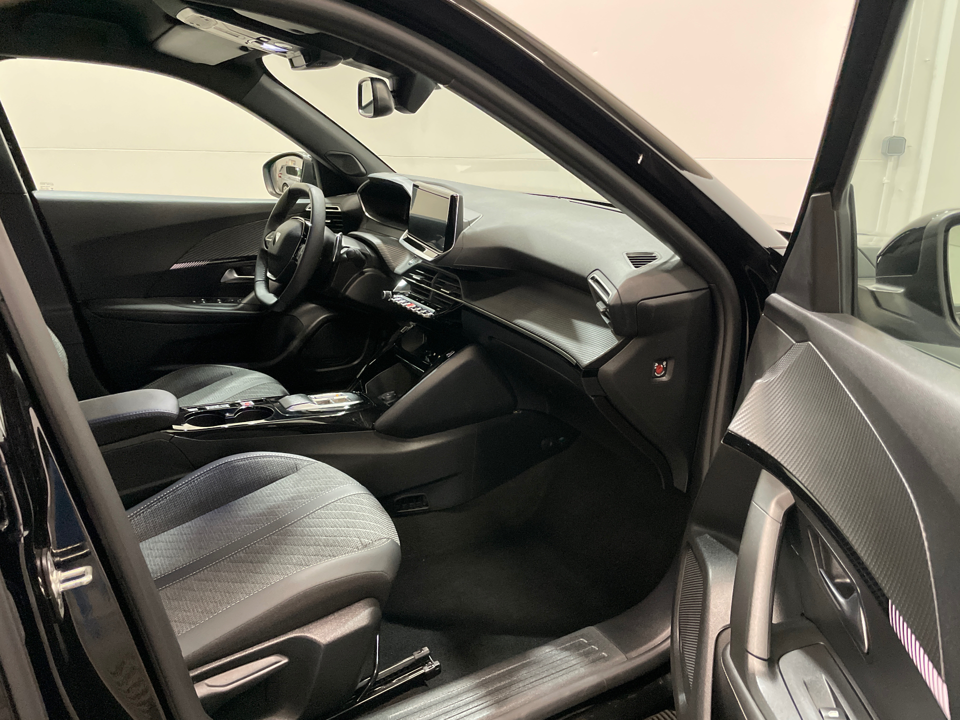 Photo 7 du véhicule PEUGEOT 2008