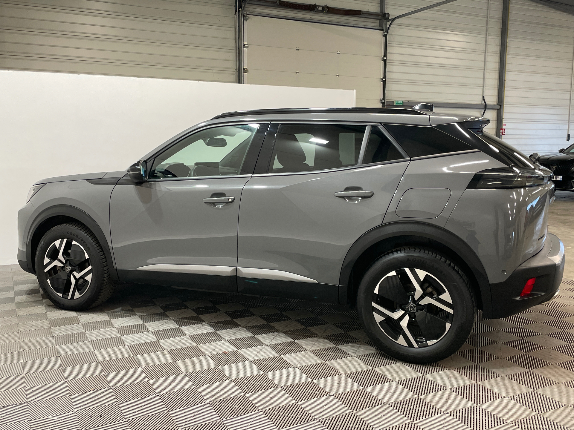 Photo 27 du véhicule PEUGEOT 2008